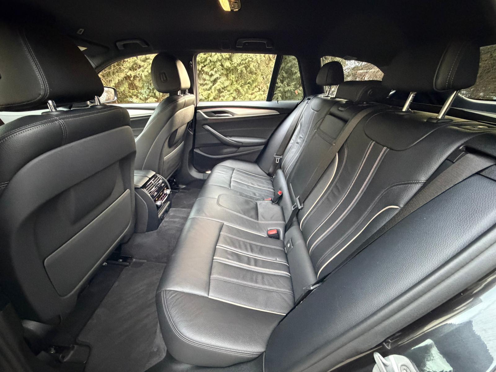 BMW 520d xDrive Touring Luxury Line Steptronic-image-13