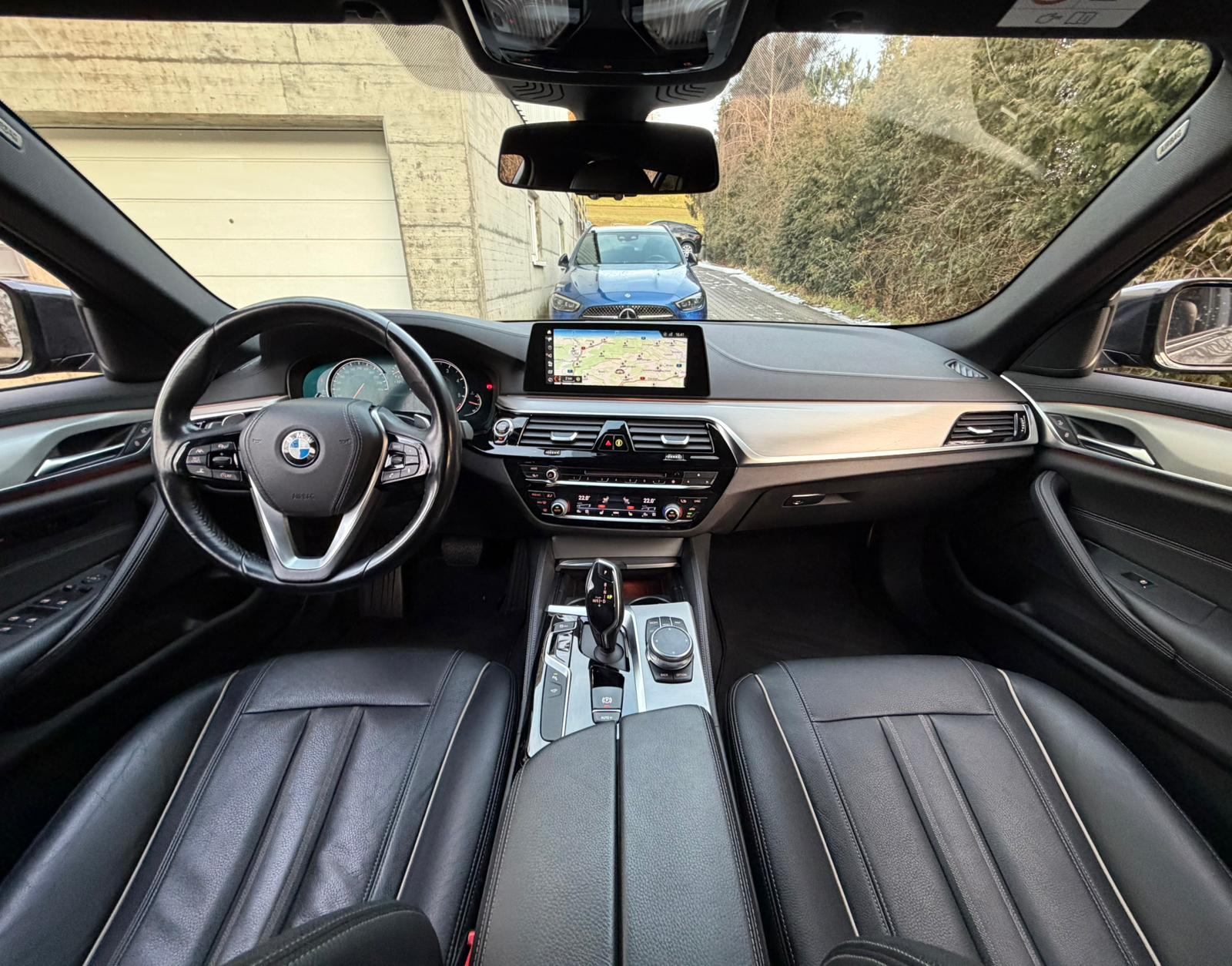 BMW 520d xDrive Touring Luxury Line Steptronic-image-21