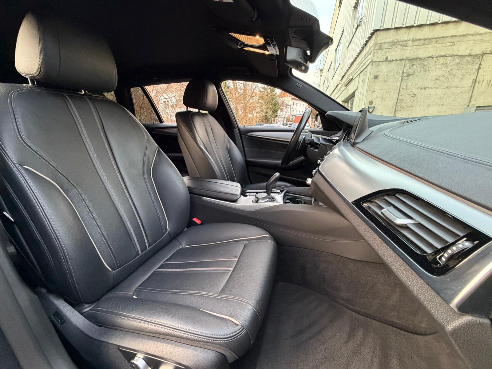 BMW 520d xDrive Touring Luxury Line Steptronic-image-18