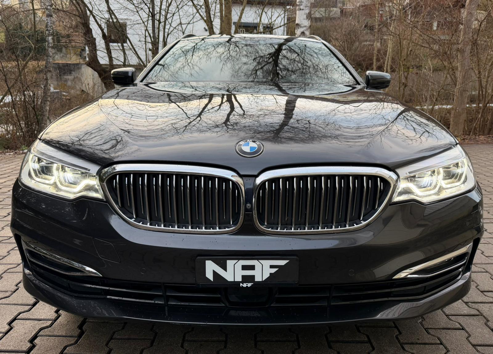 BMW 520d xDrive Touring Luxury Line Steptronic-image-7