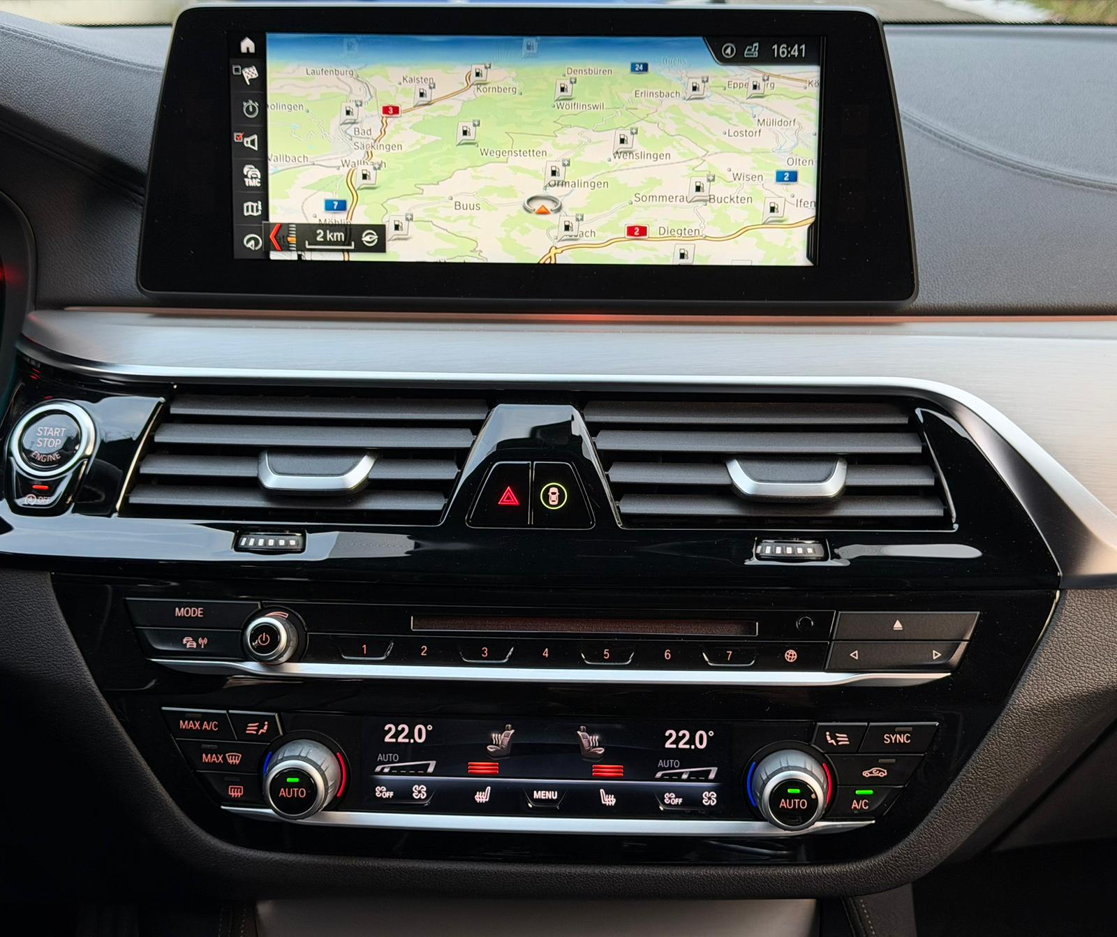 BMW 520d xDrive Touring Luxury Line Steptronic-image-24