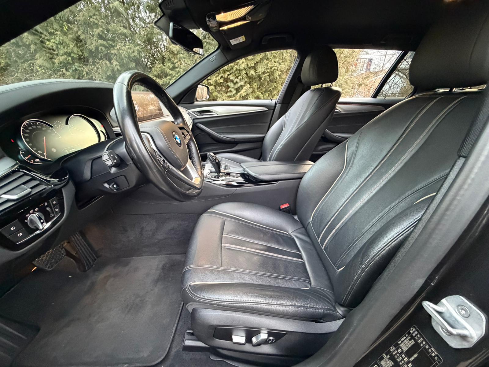 BMW 520d xDrive Touring Luxury Line Steptronic-image-9