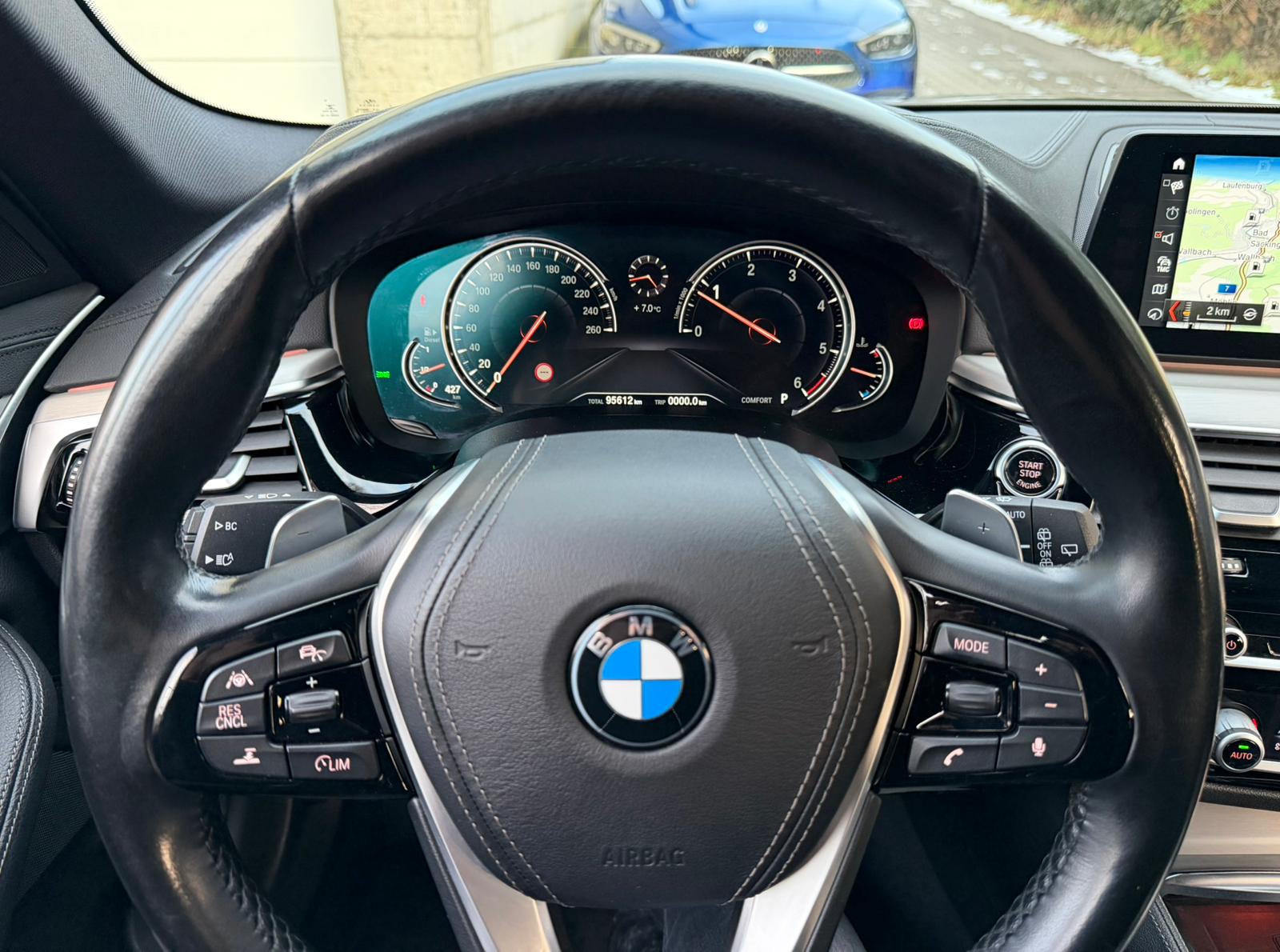 BMW 520d xDrive Touring Luxury Line Steptronic-image-23