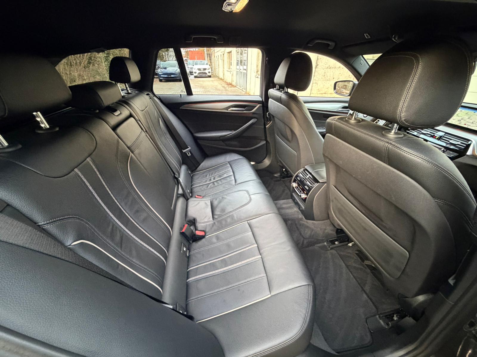 BMW 520d xDrive Touring Luxury Line Steptronic-image-16