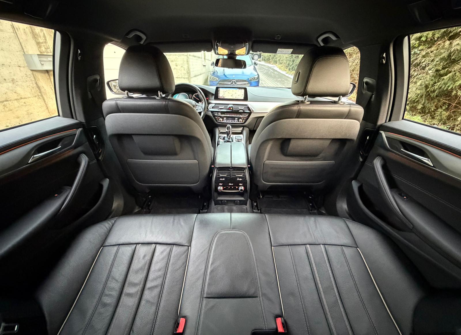 BMW 520d xDrive Touring Luxury Line Steptronic-image-19