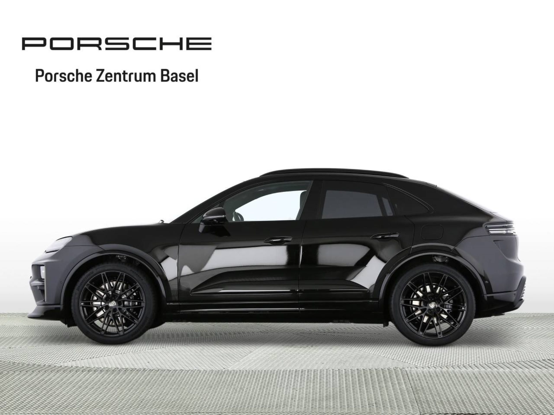 PORSCHE Macan Turbo-showroom-element-1