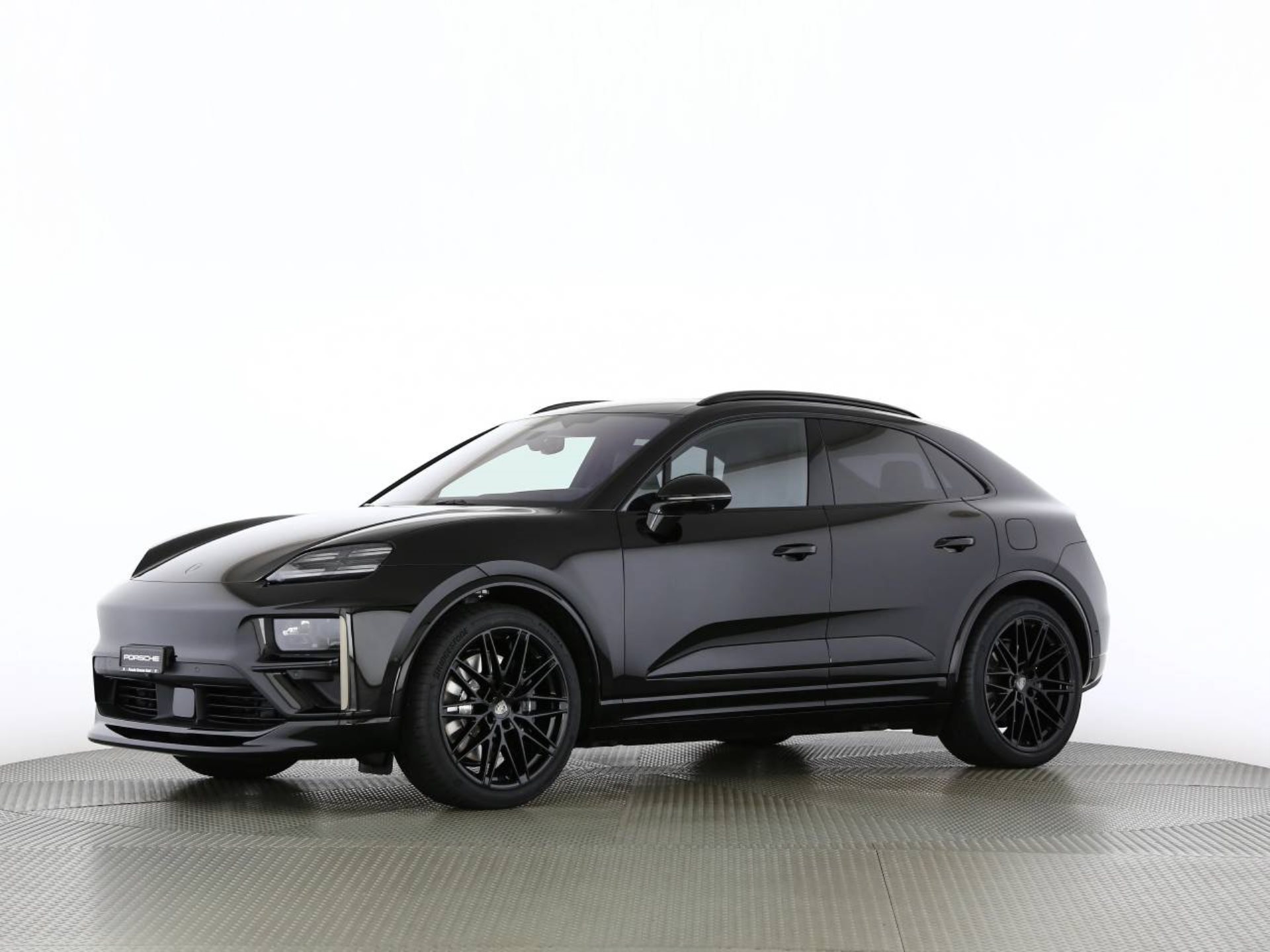 PORSCHE Macan Turbo-image-9