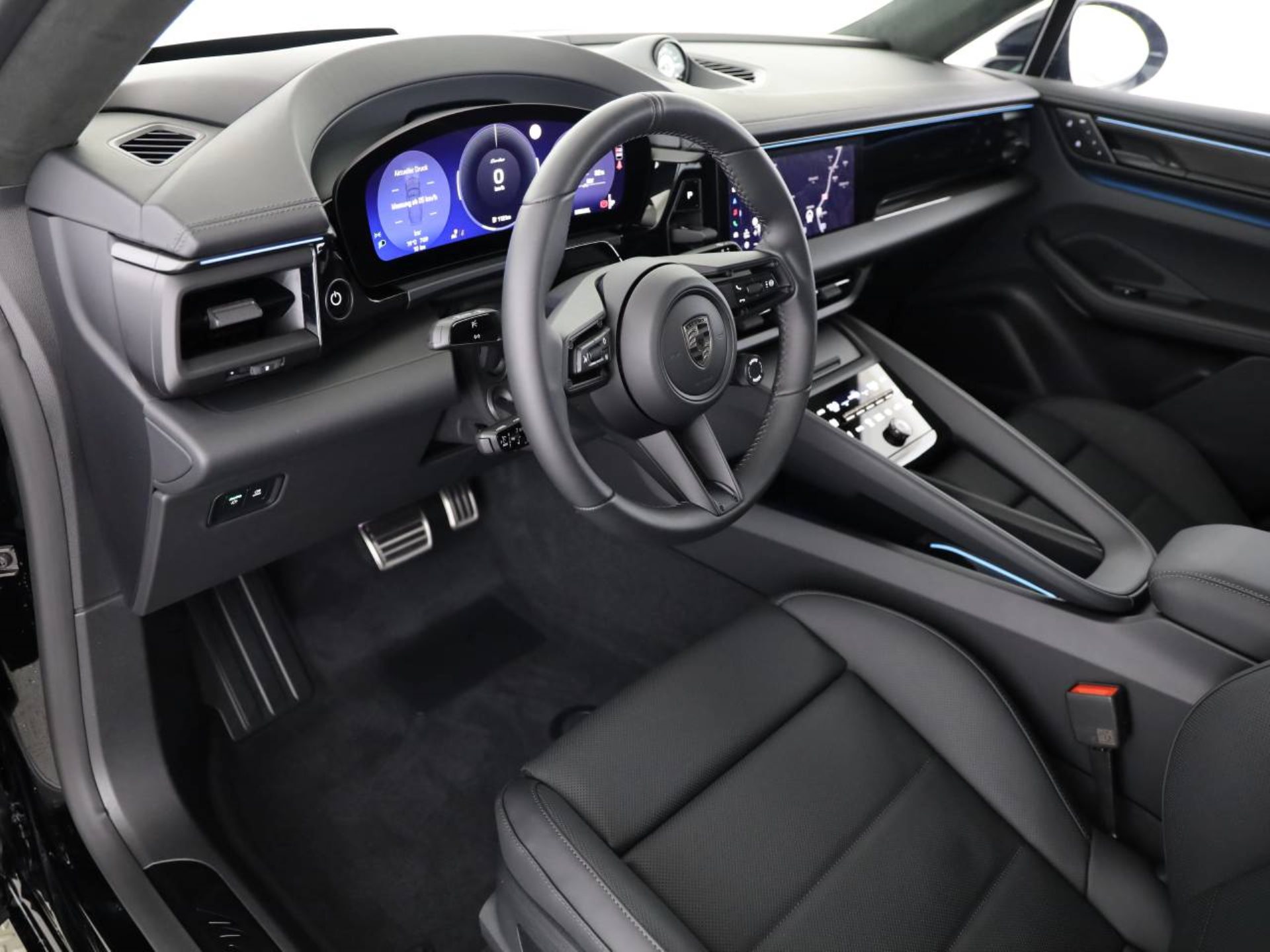 PORSCHE Macan Turbo-showroom-element-3