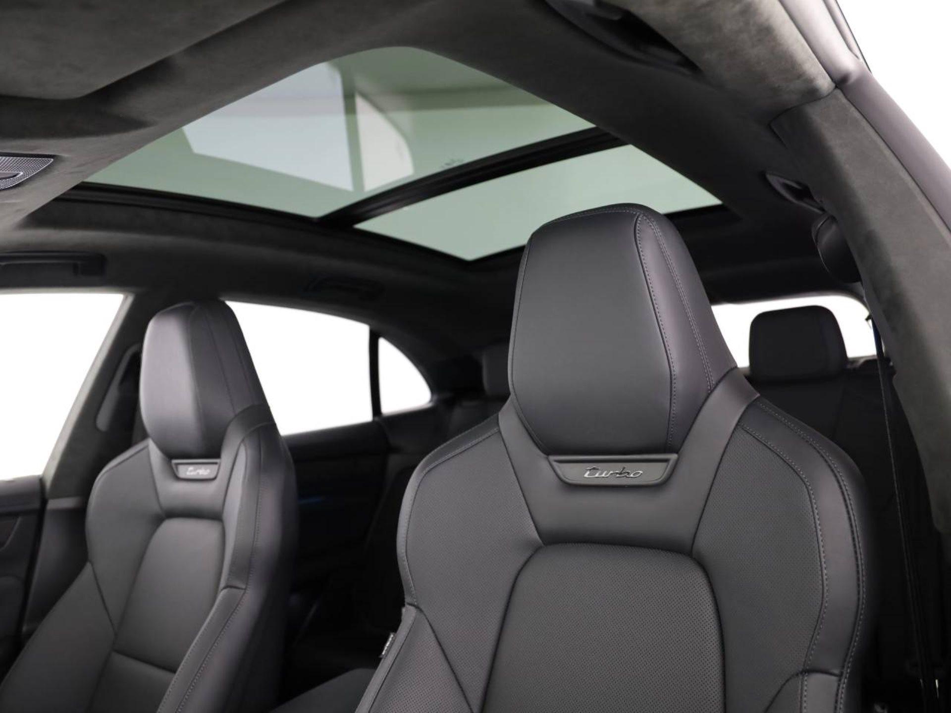 PORSCHE Macan Turbo-image-4