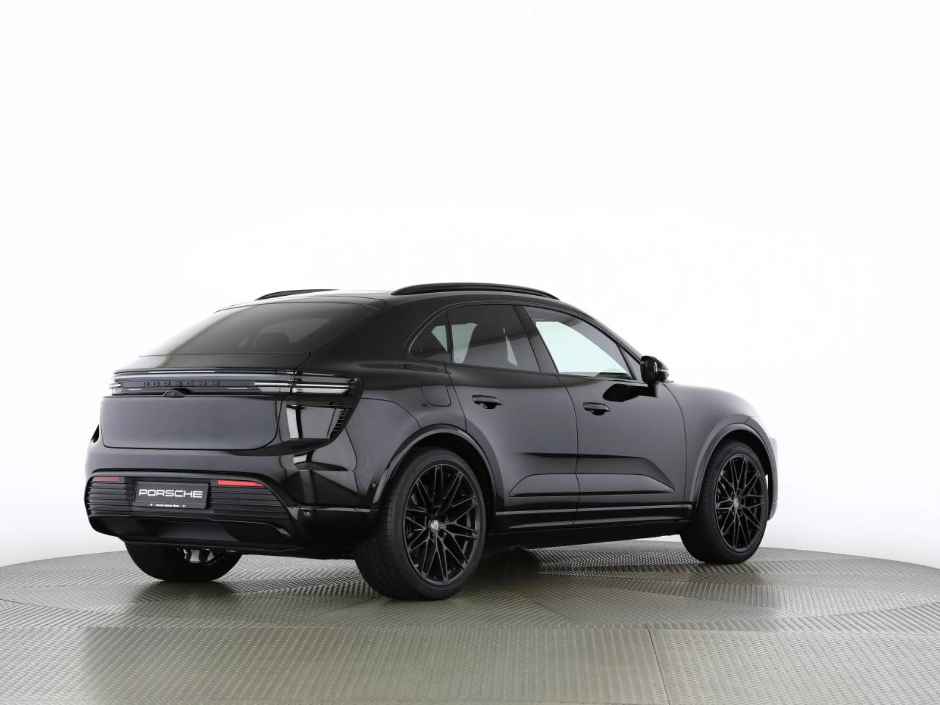 PORSCHE Macan Turbo-image-20