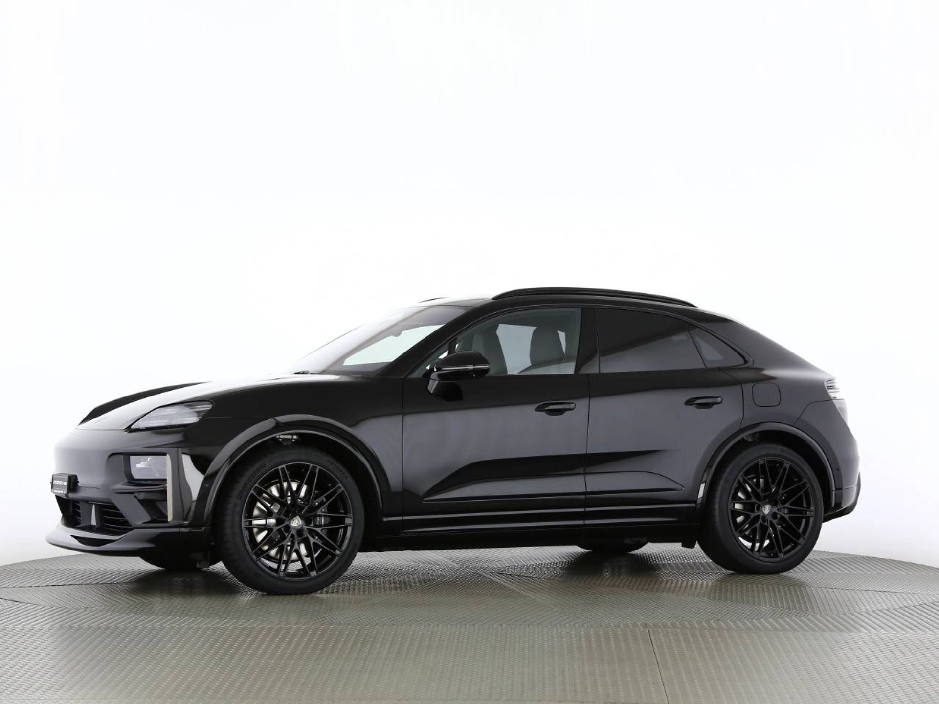 PORSCHE Macan Turbo-image-10