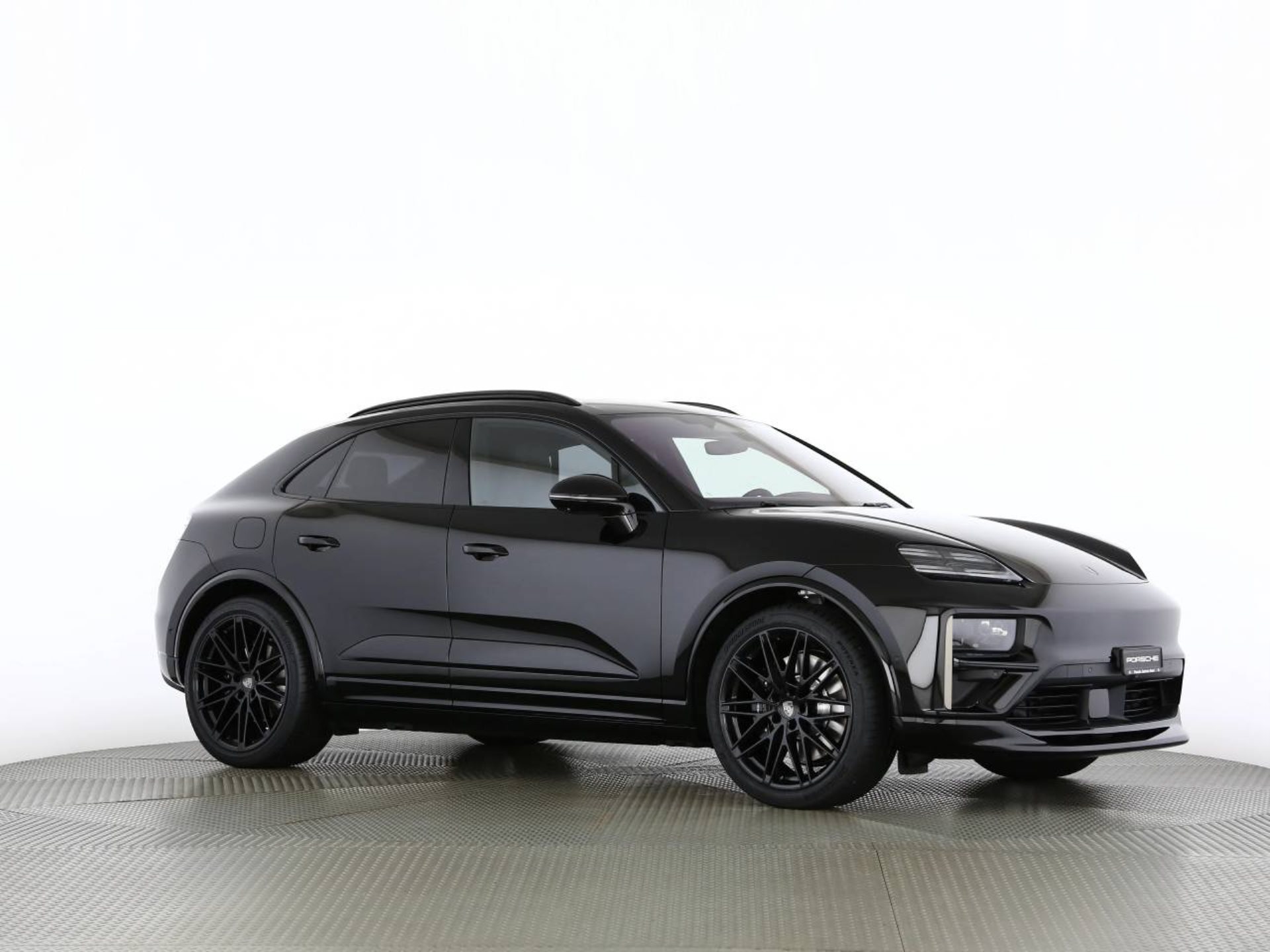 PORSCHE Macan Turbo-image-26