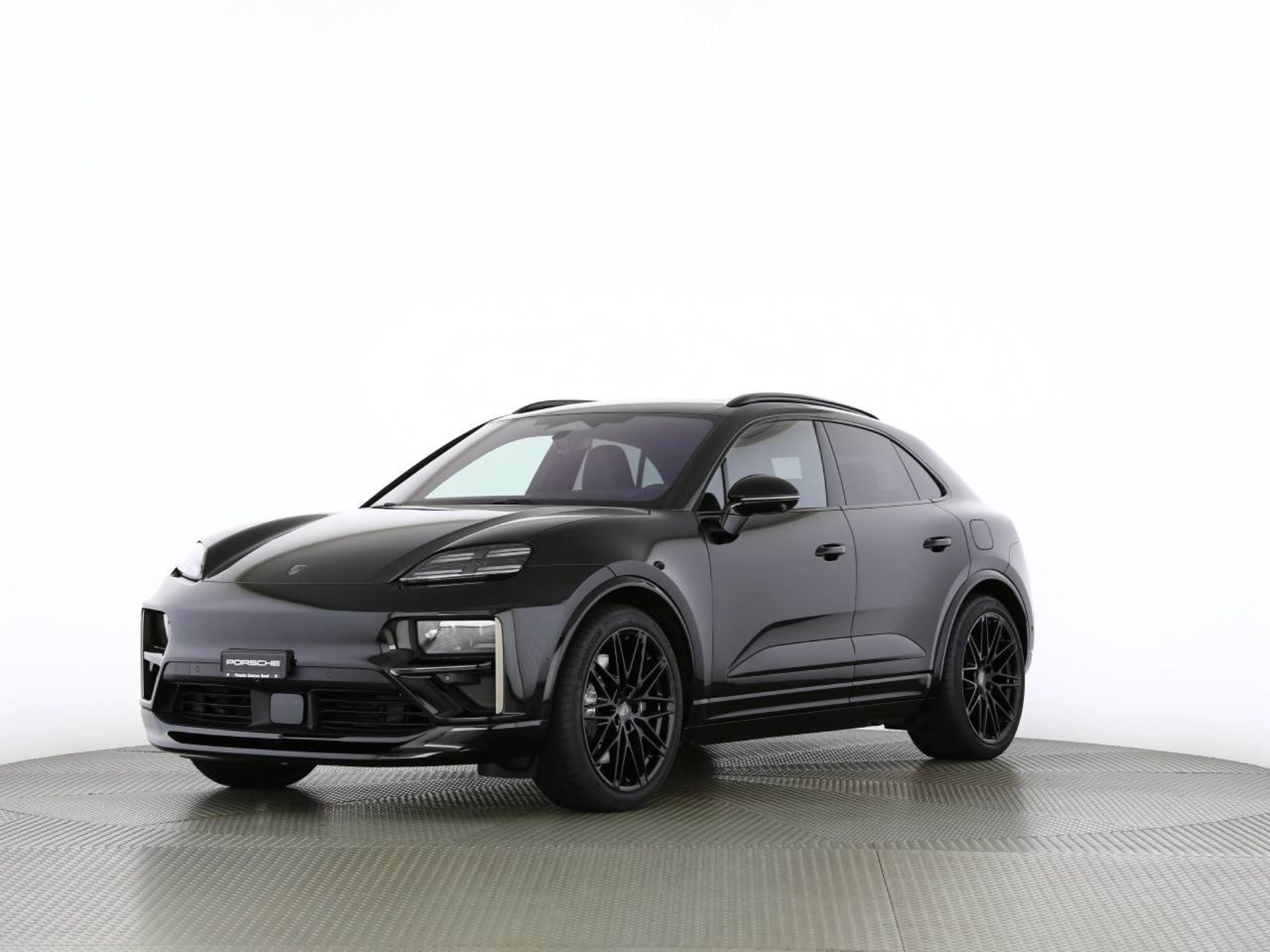 PORSCHE Macan Turbo-image-8