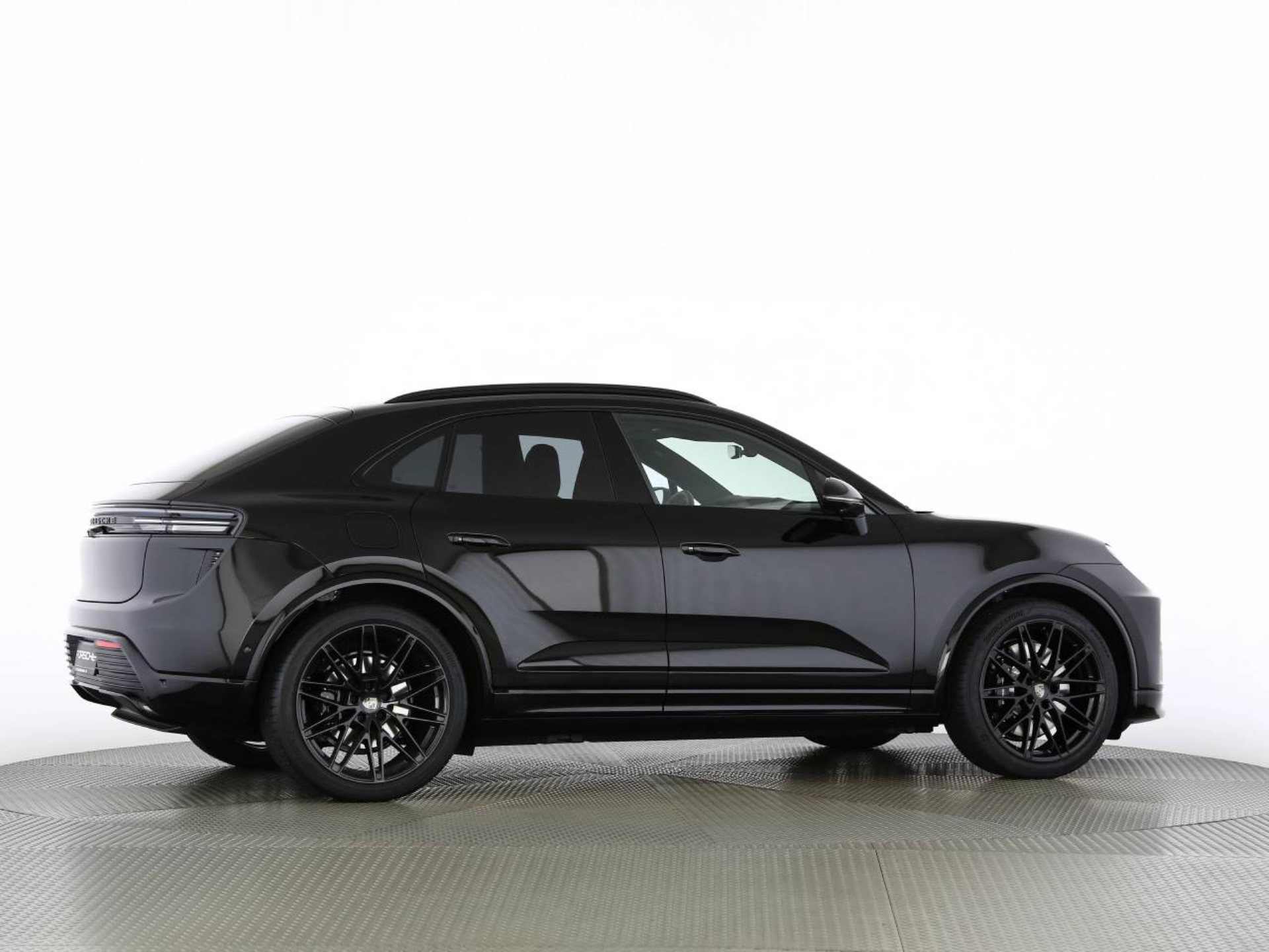 PORSCHE Macan Turbo-image-22