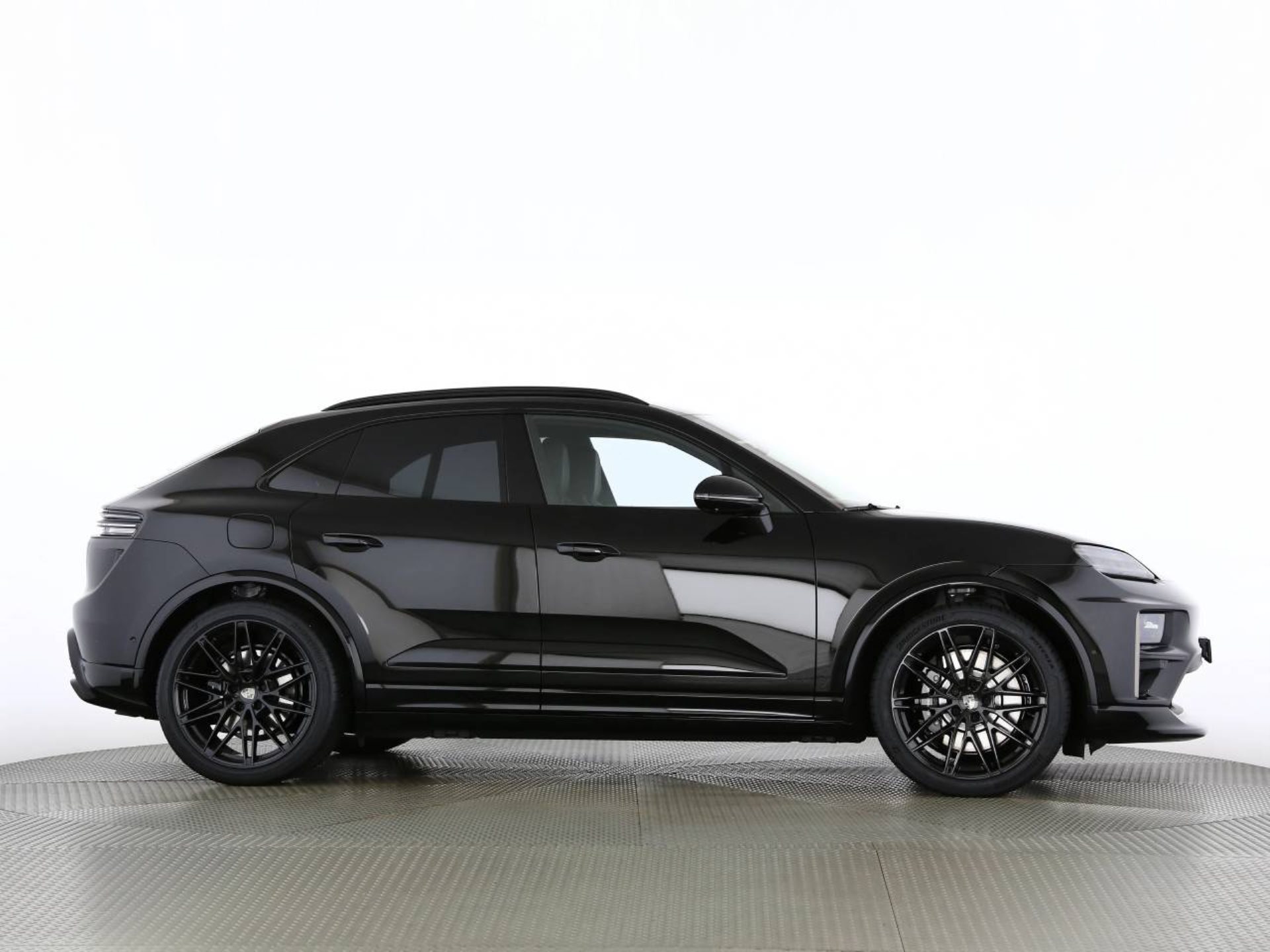 PORSCHE Macan Turbo-image-24