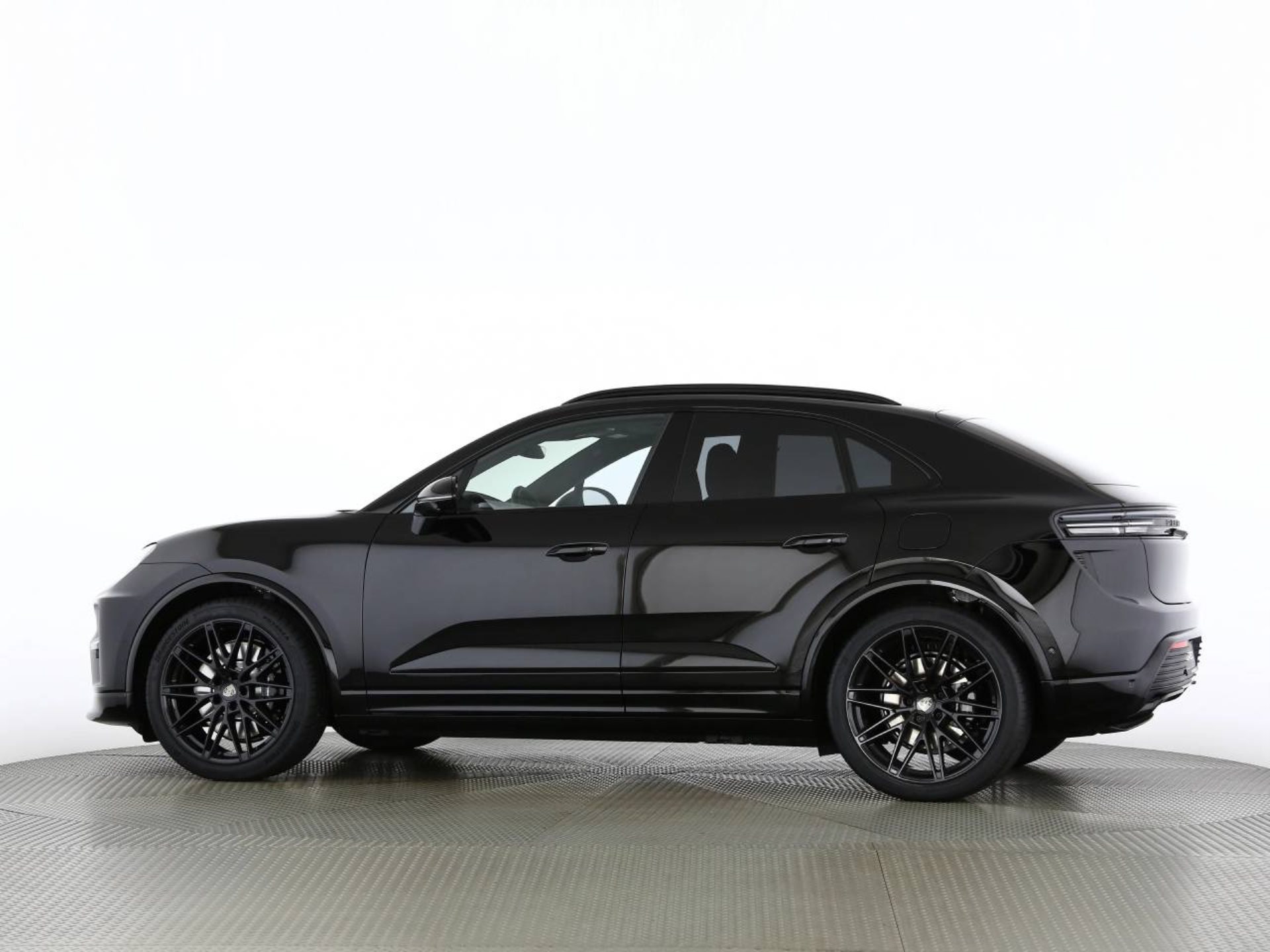 PORSCHE Macan Turbo-image-13