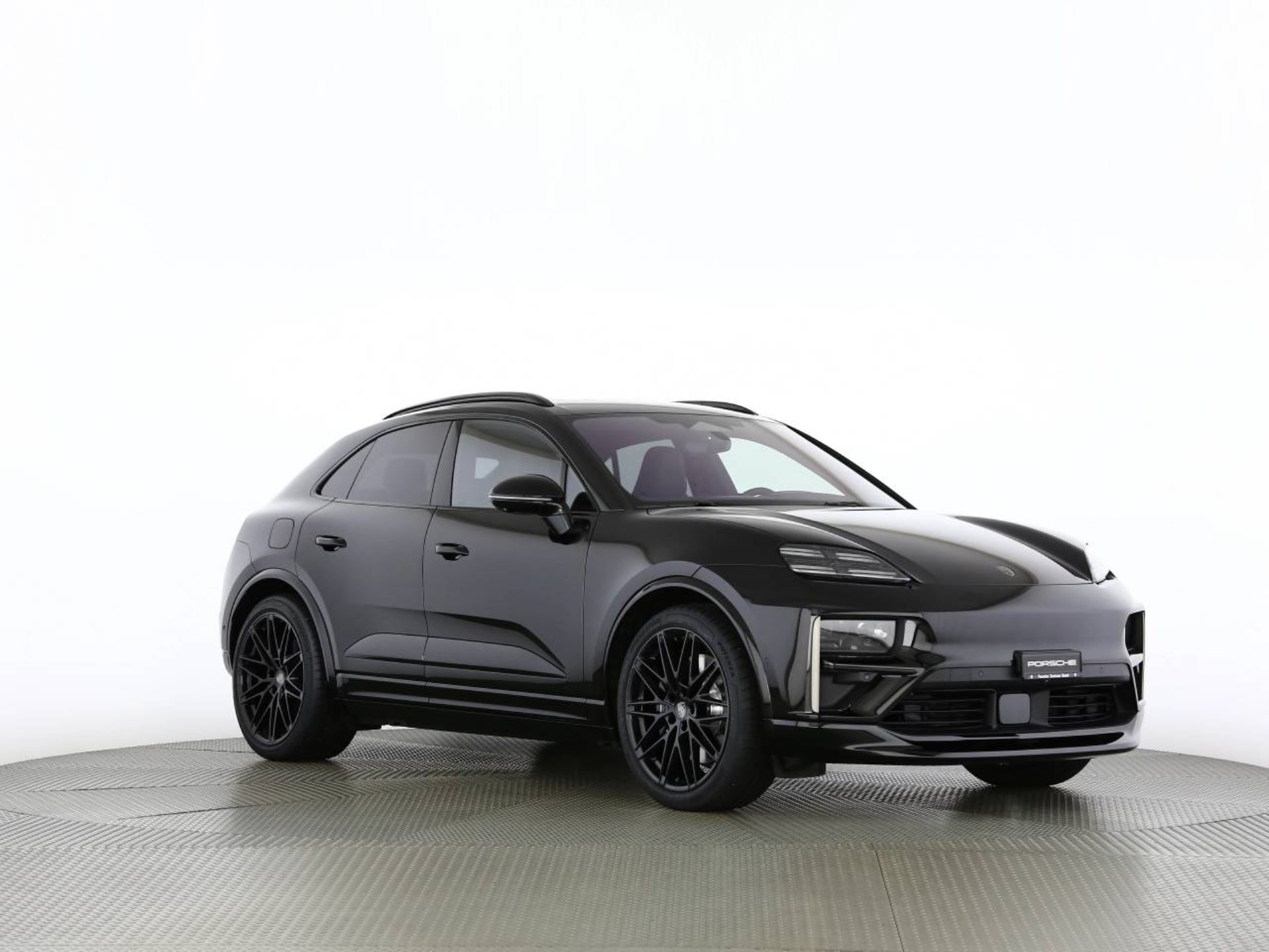 PORSCHE Macan Turbo-image-27