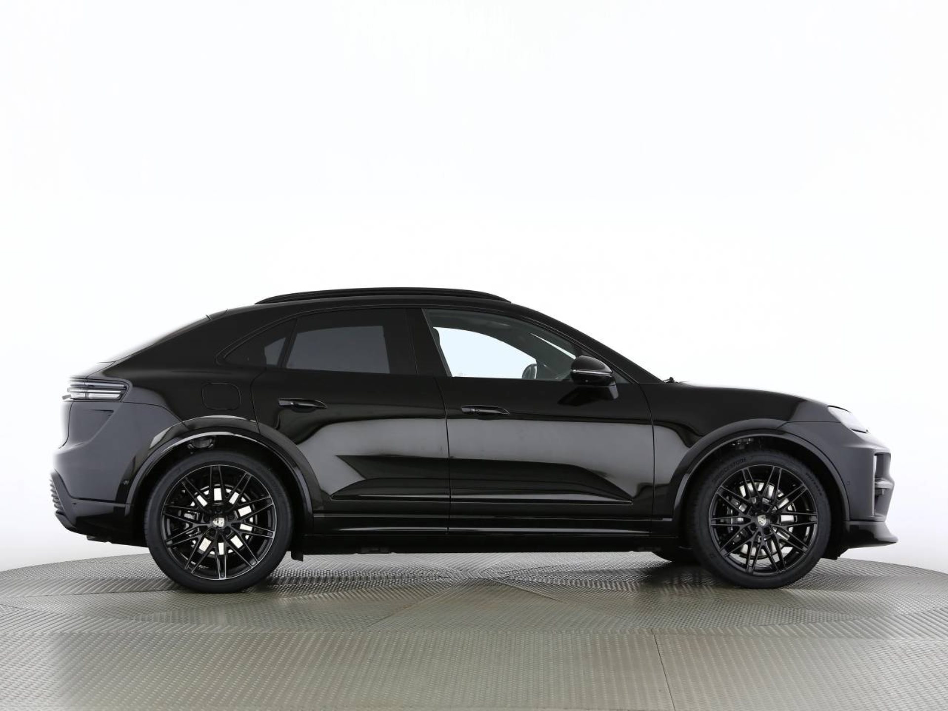 PORSCHE Macan Turbo-image-23