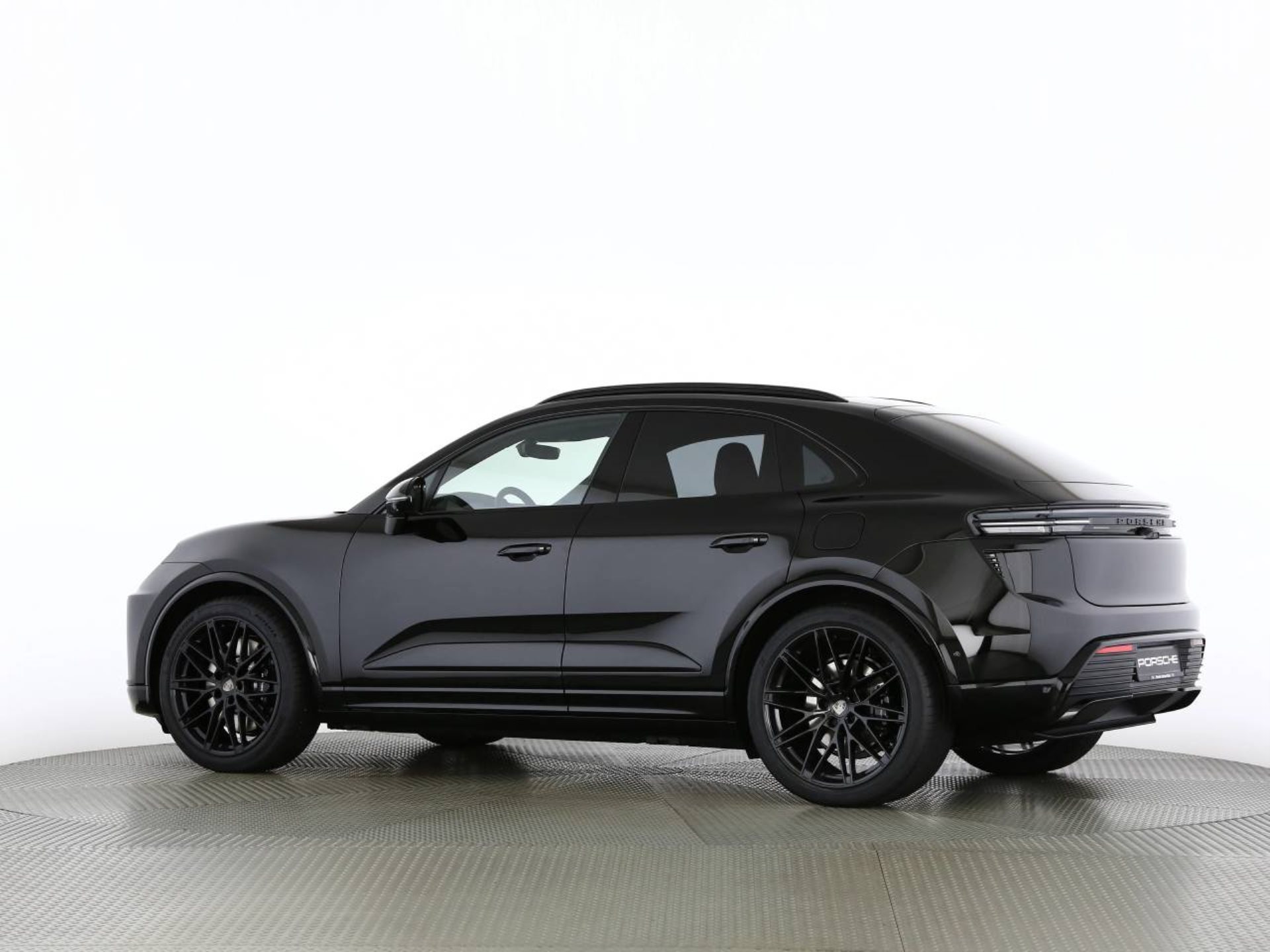 PORSCHE Macan Turbo-image-14
