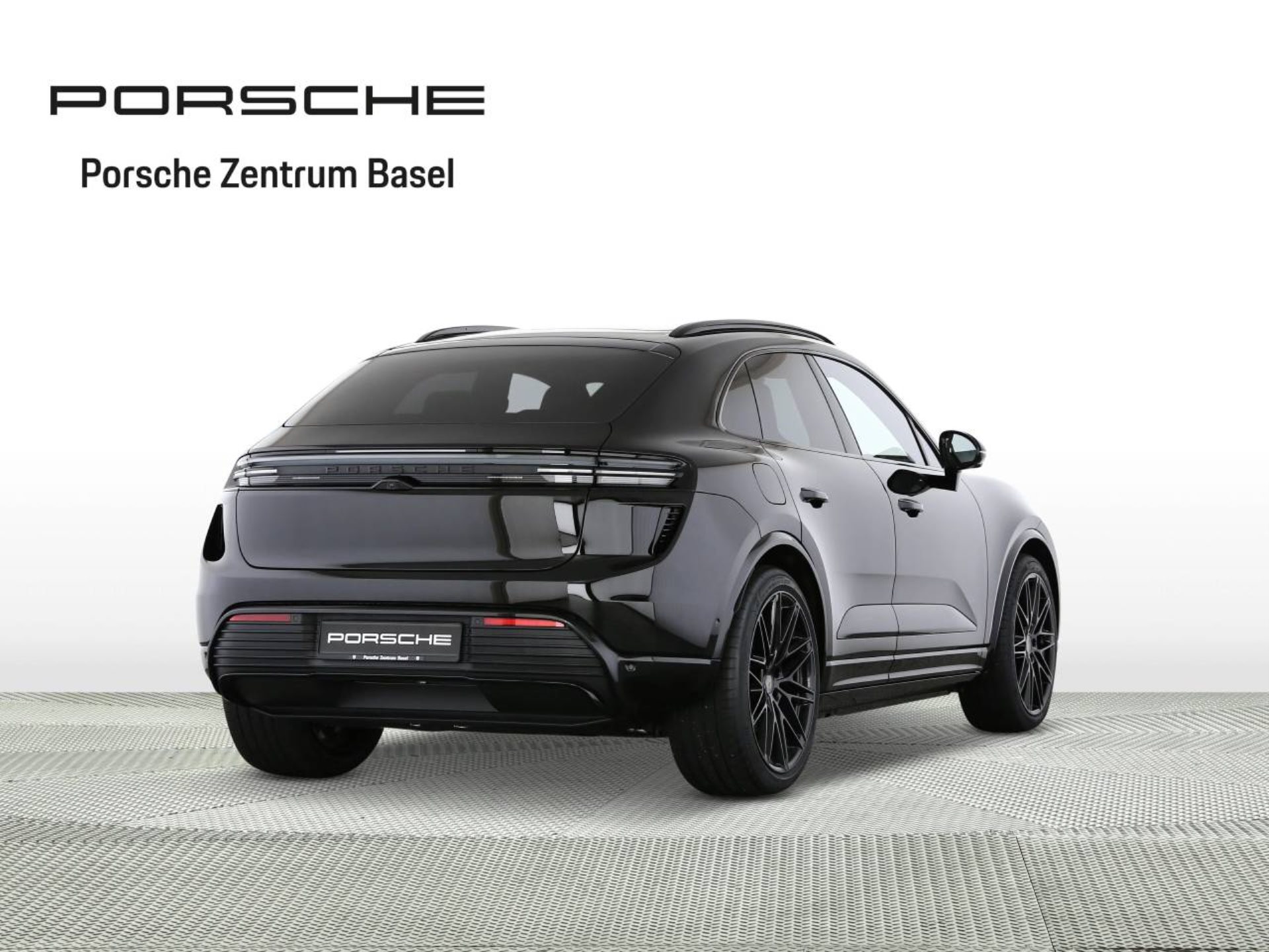 PORSCHE Macan Turbo-showroom-element-2