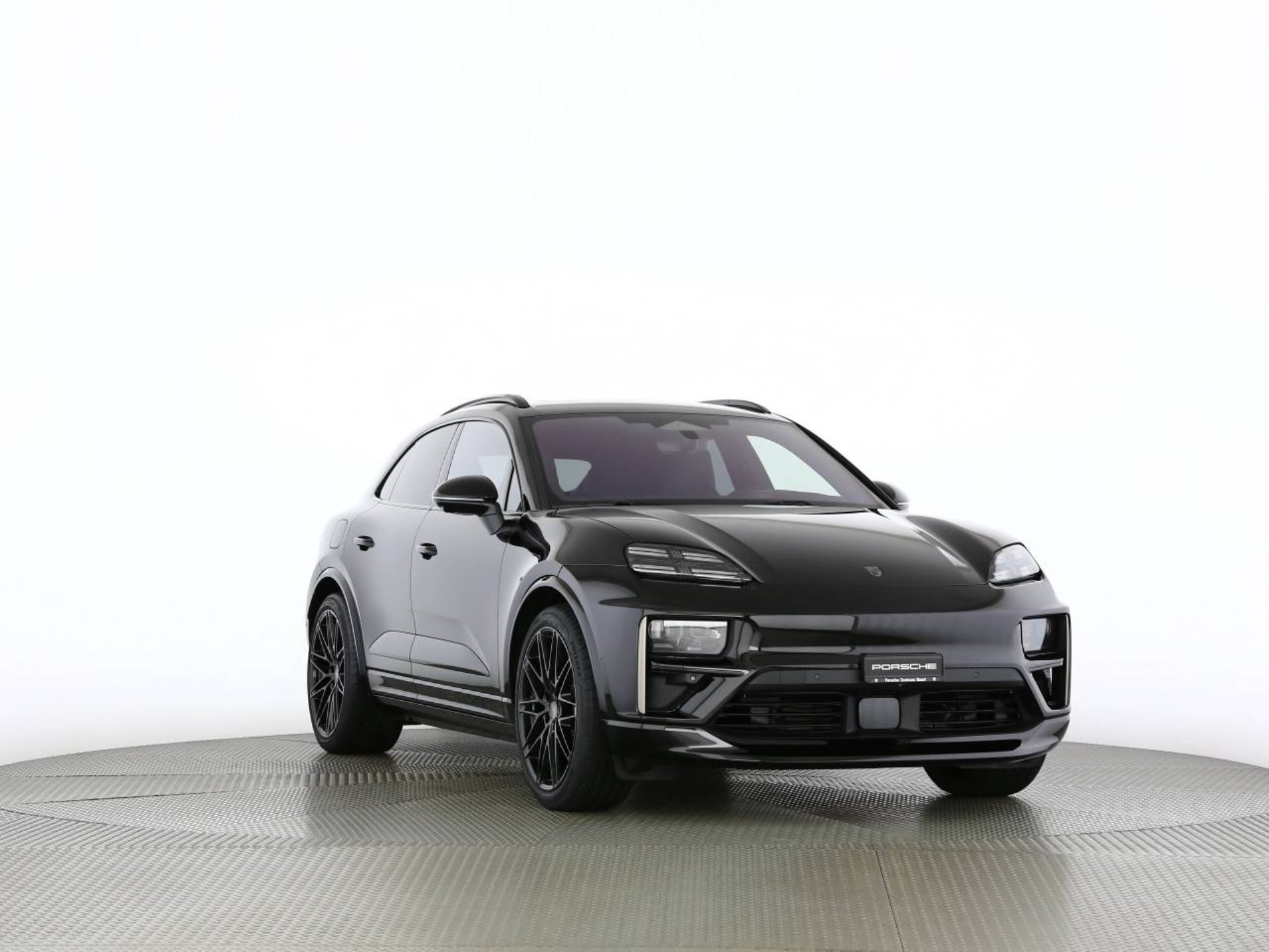 PORSCHE Macan Turbo-image-28