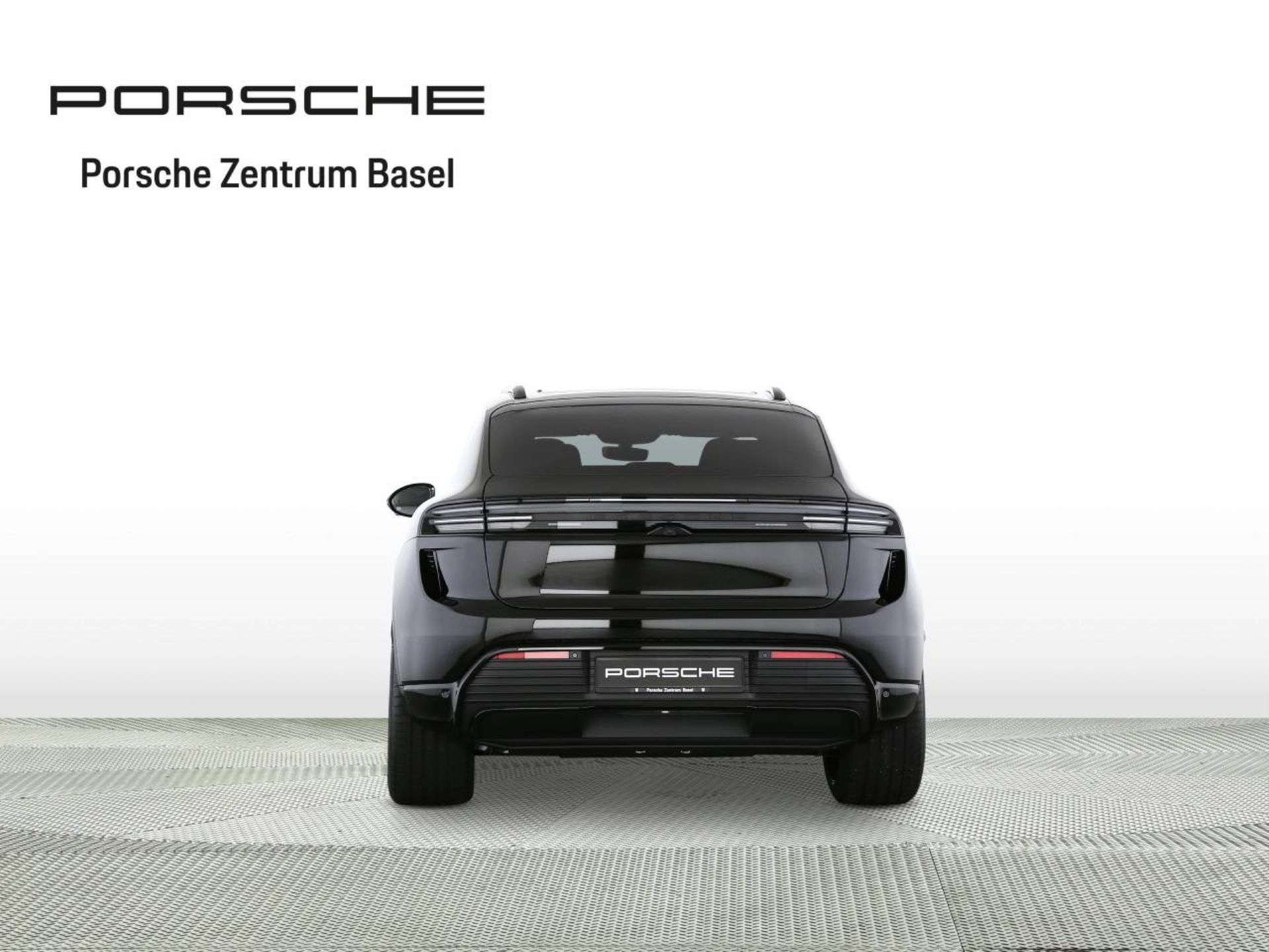 PORSCHE Macan Turbo-image-6