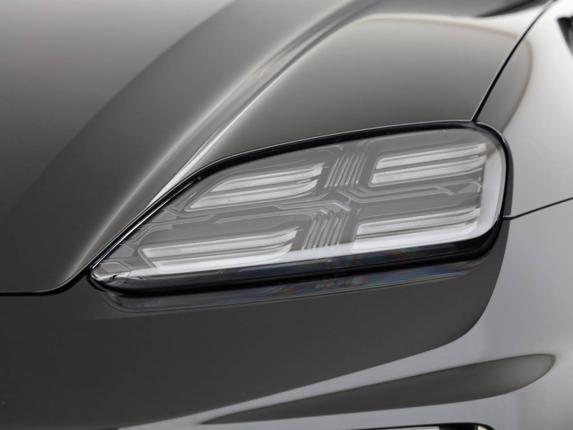 PORSCHE Macan Turbo-image-31