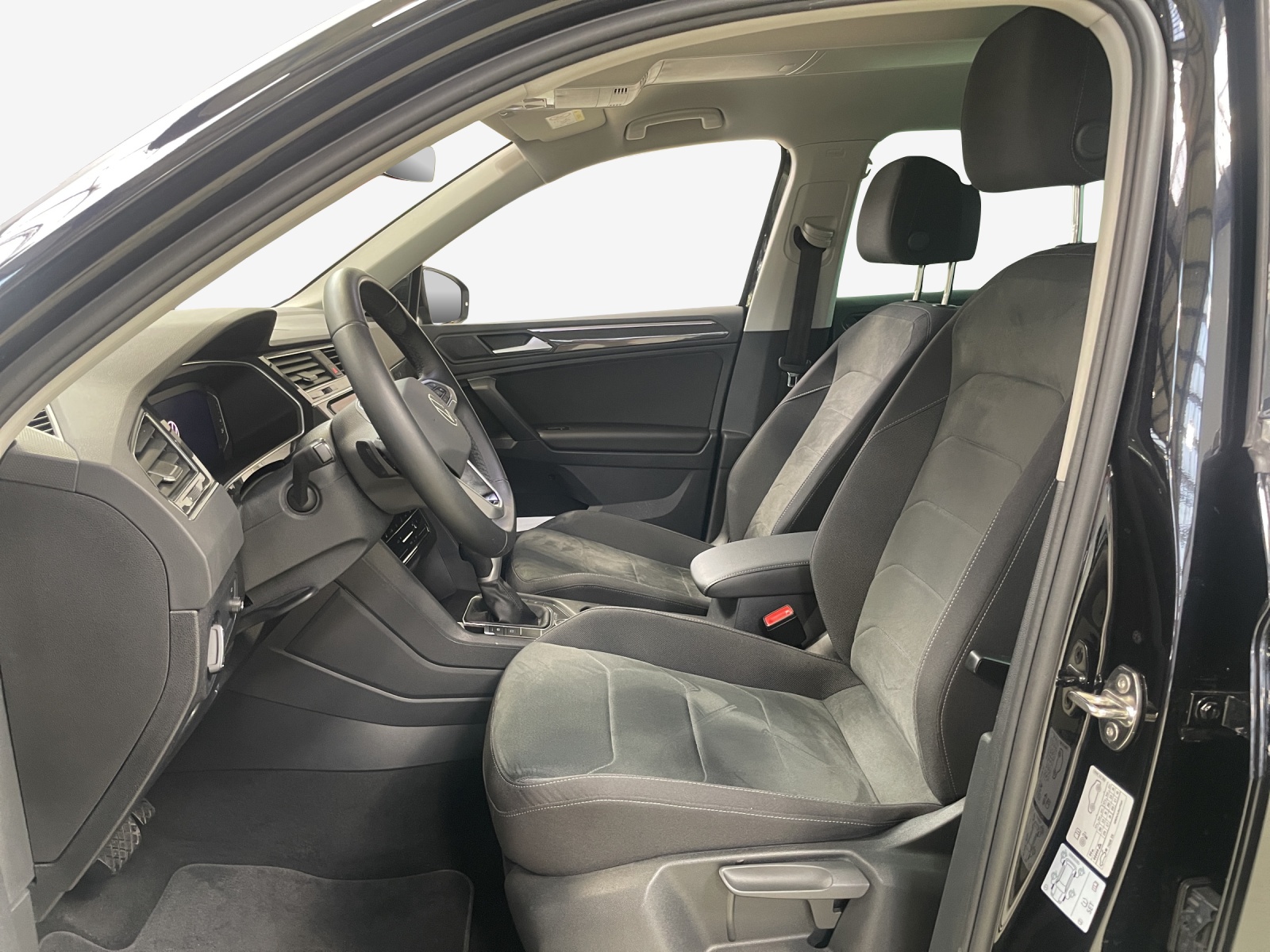 VW Tiguan 2.0 TDI SCR Elegance 4Motion DSG-image-7