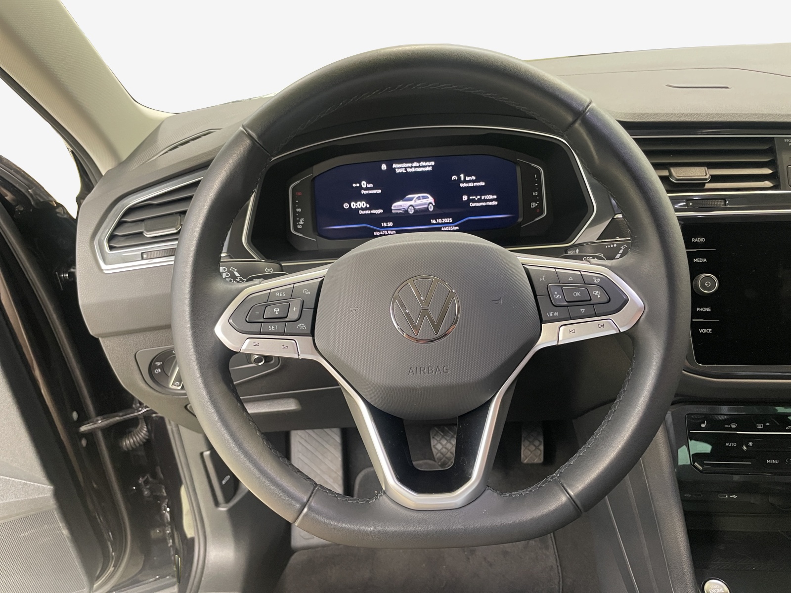 VW Tiguan 2.0 TDI SCR Elegance 4Motion DSG-image-9