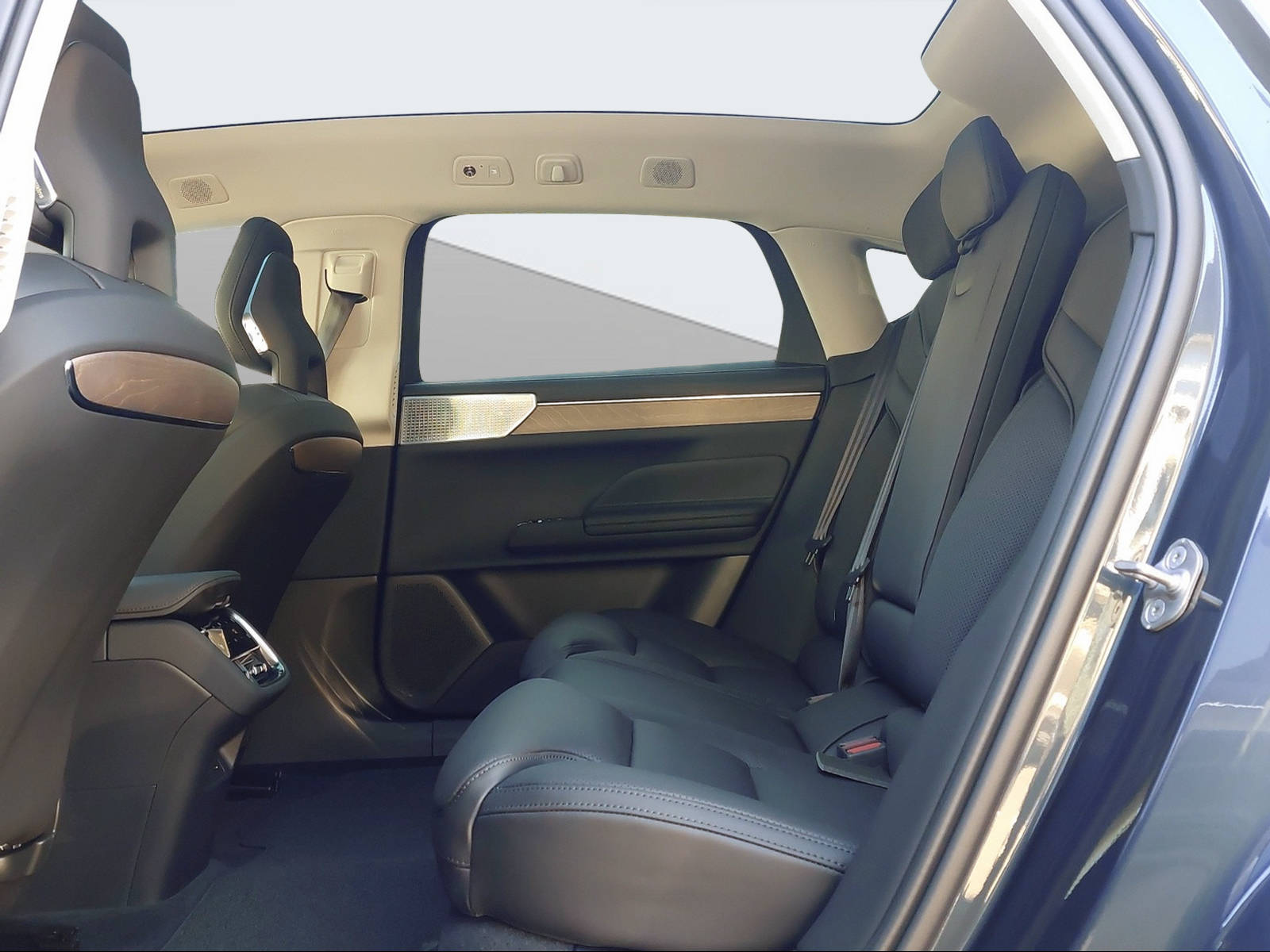 VOLVO ES90 Ultra-image-11