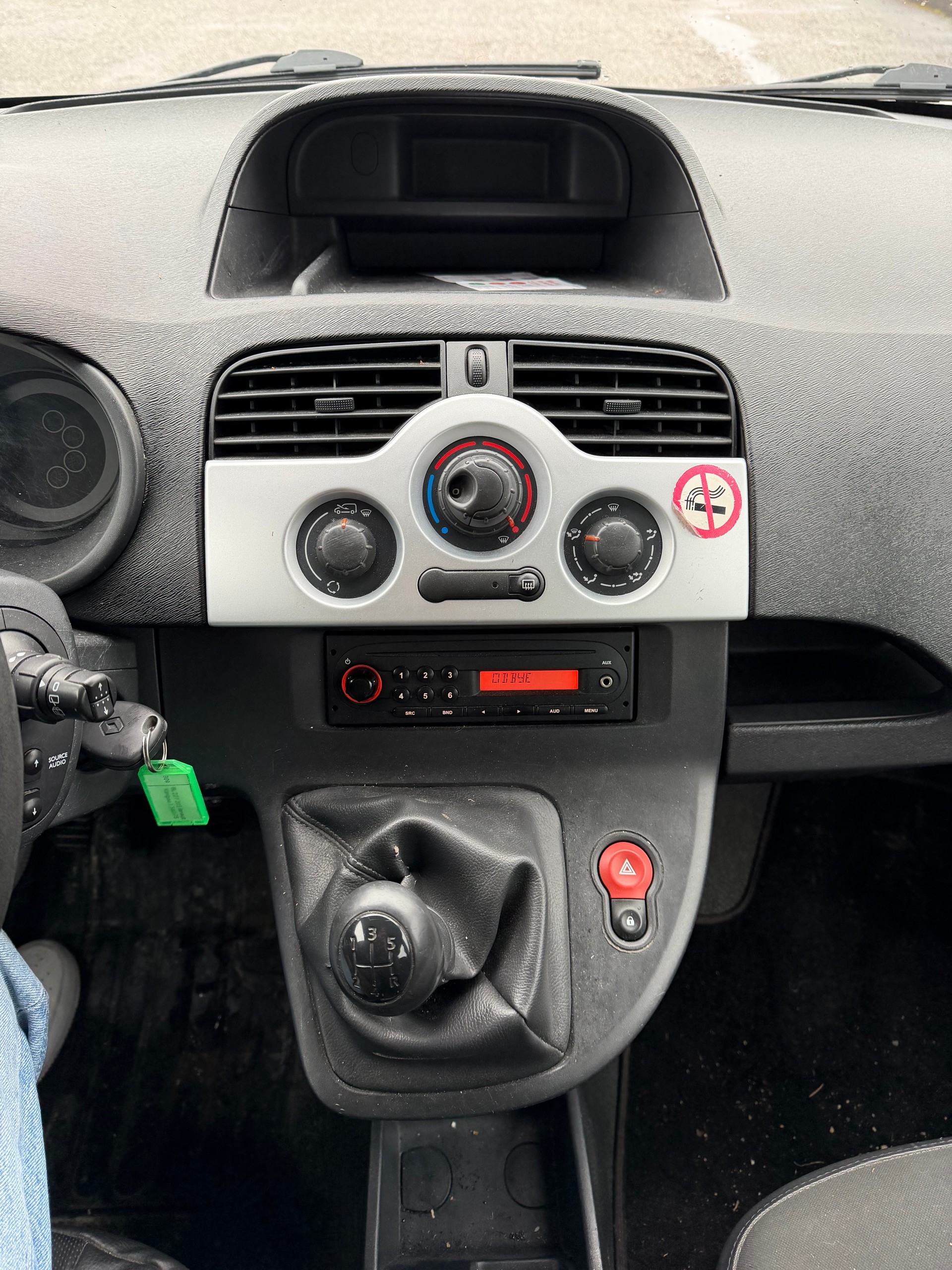 RENAULT Kangoo Maxi dCi 85 5 Plätze / 5 places-image-6