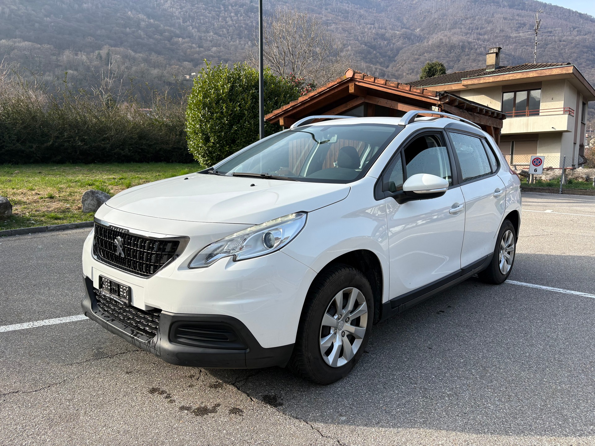 PEUGEOT 2008 1.2 VTI Active-image-0