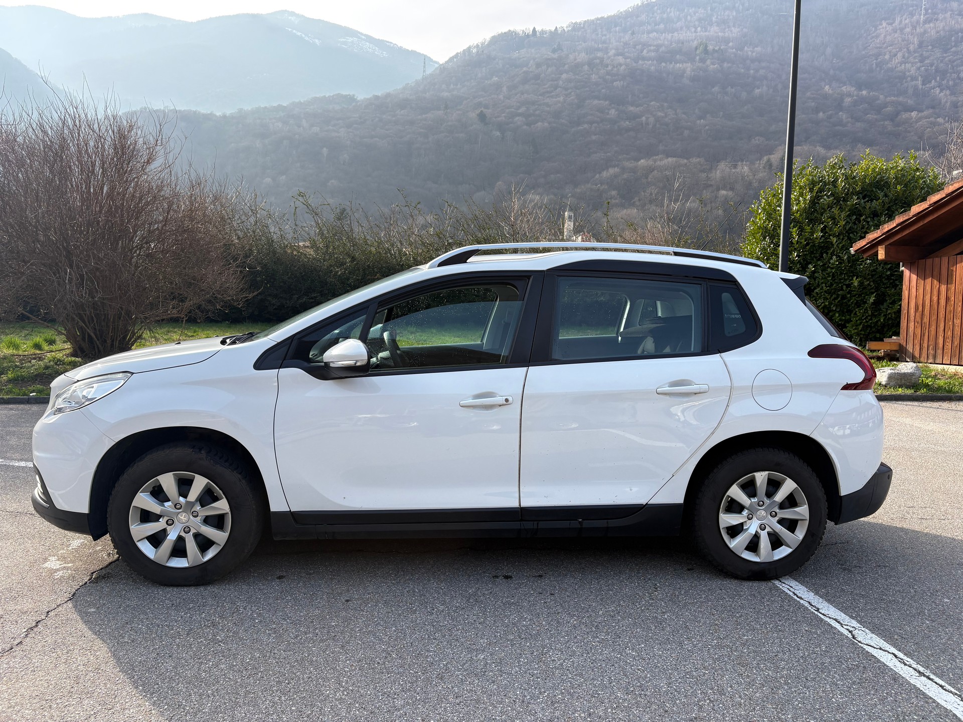 PEUGEOT 2008 1.2 VTI Active-image-2