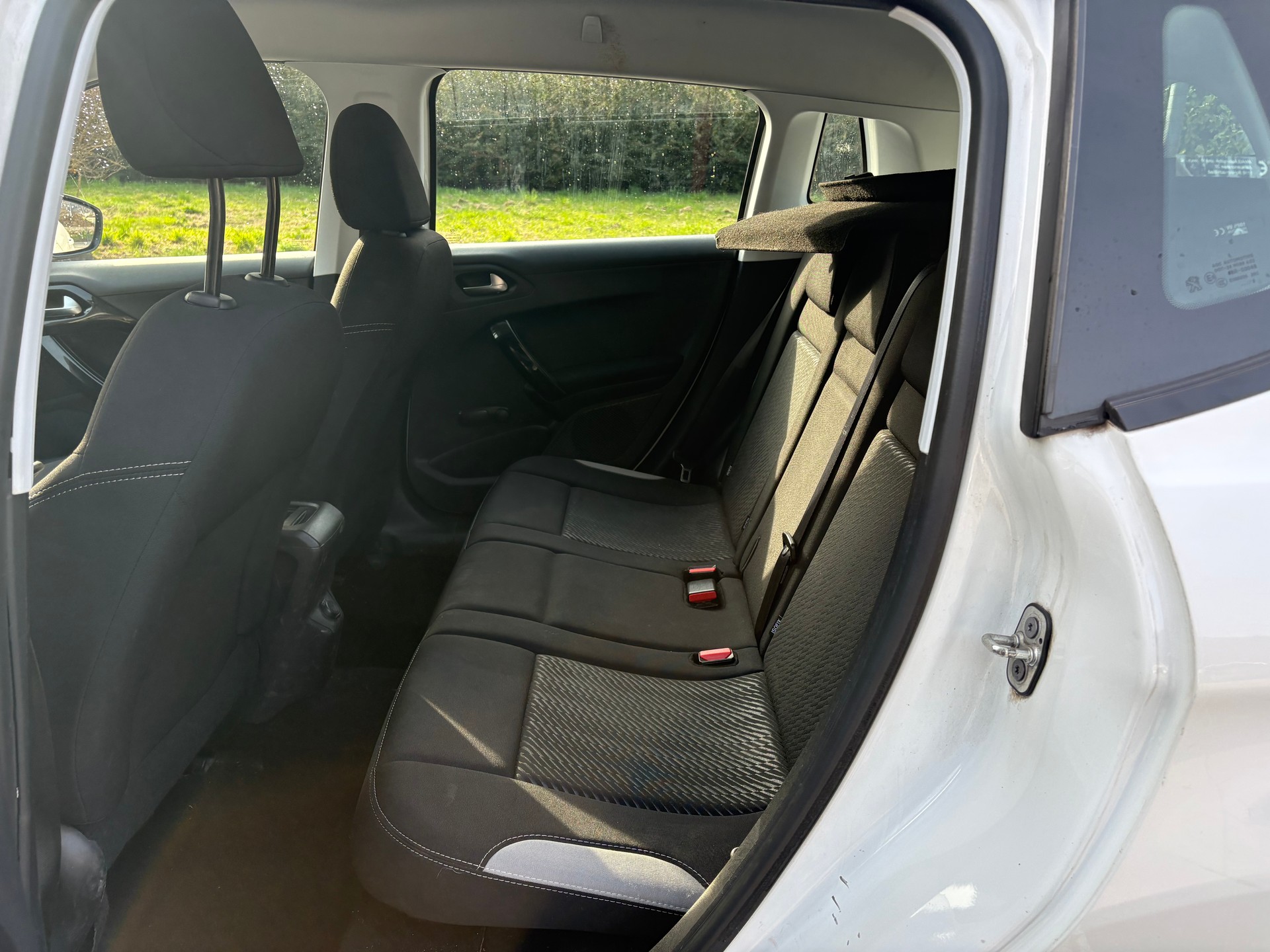 PEUGEOT 2008 1.2 VTI Active-image-10