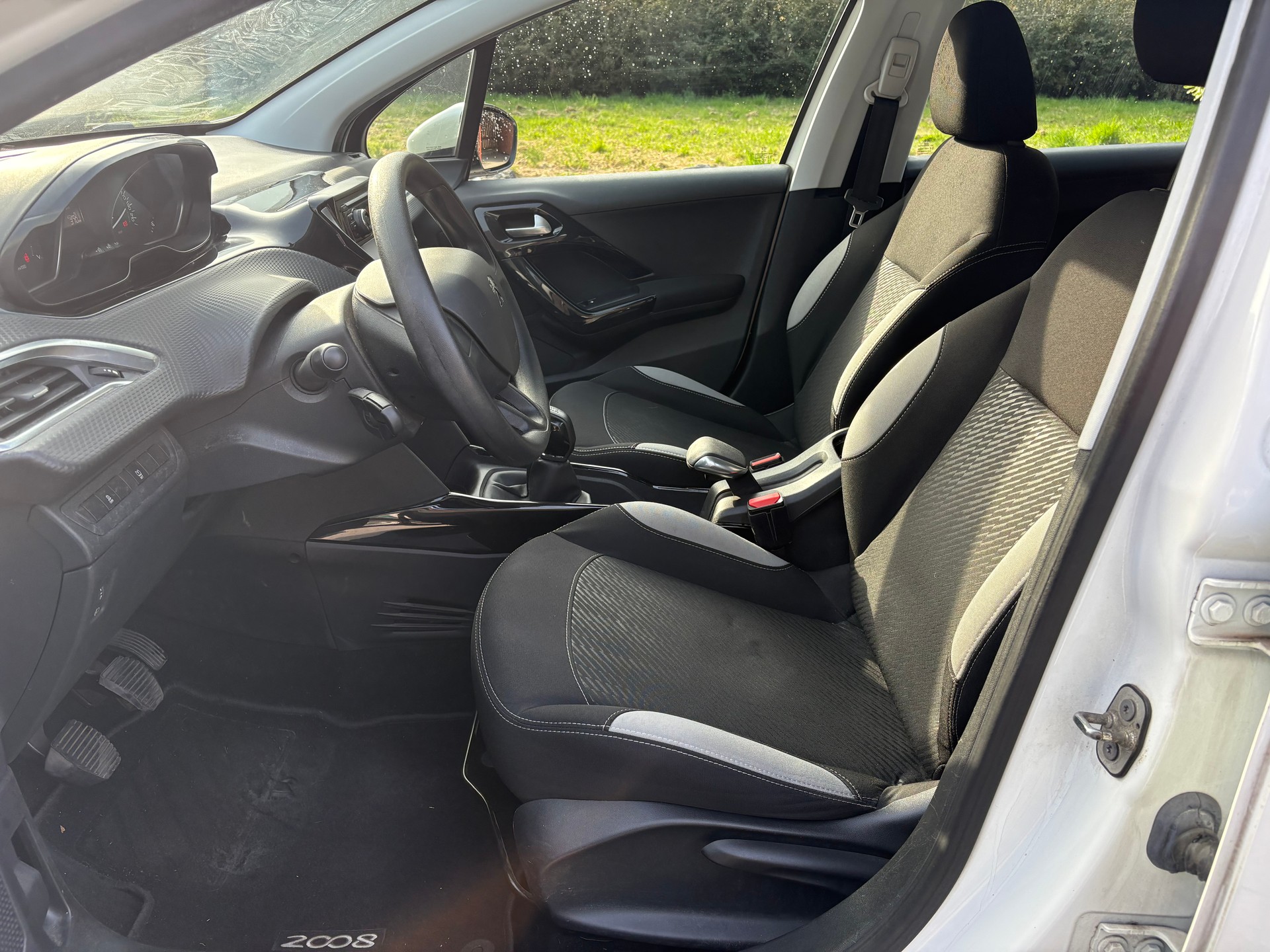 PEUGEOT 2008 1.2 VTI Active-image-9