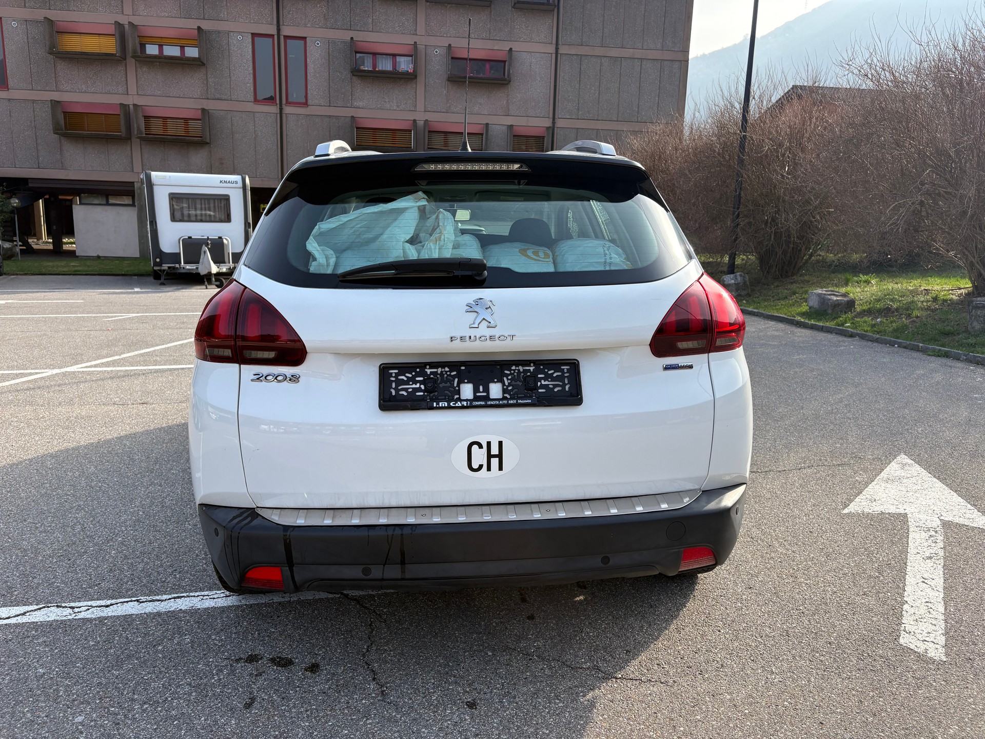 PEUGEOT 2008 1.2 VTI Active-image-4