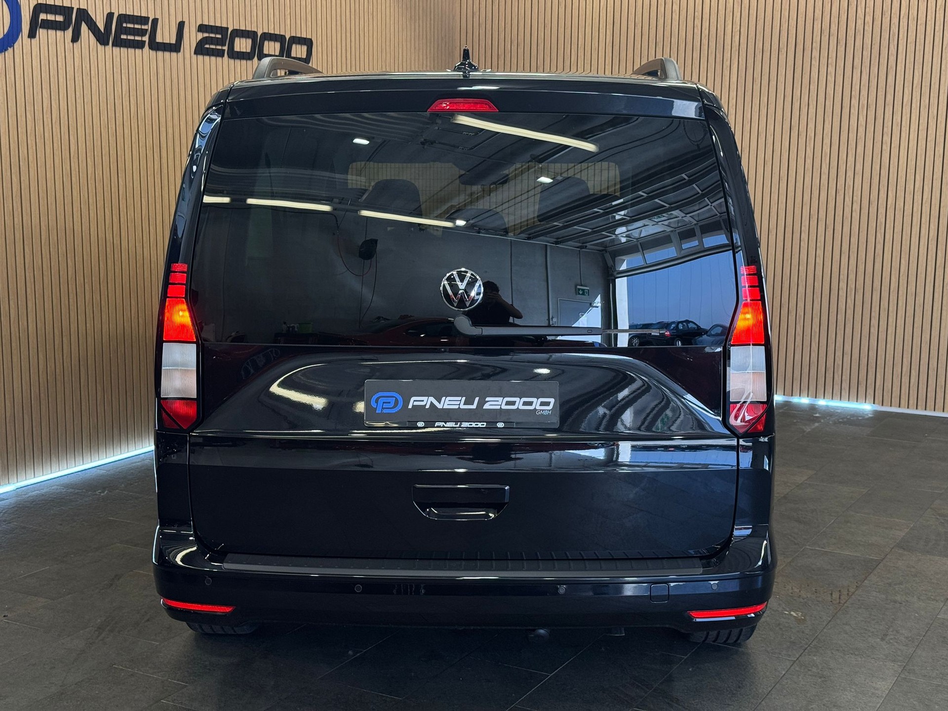 VW Caddy Maxi 2.0 TDI 4Motion Outdoor-image-5