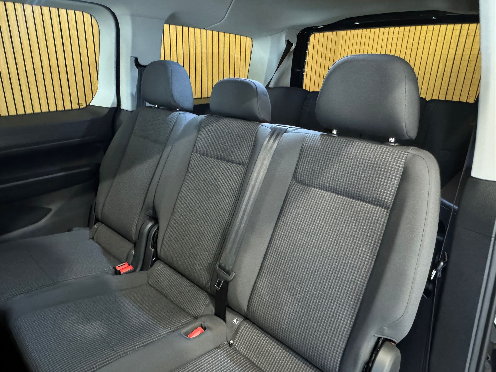 VW Caddy Maxi 2.0 TDI 4Motion Outdoor-image-21