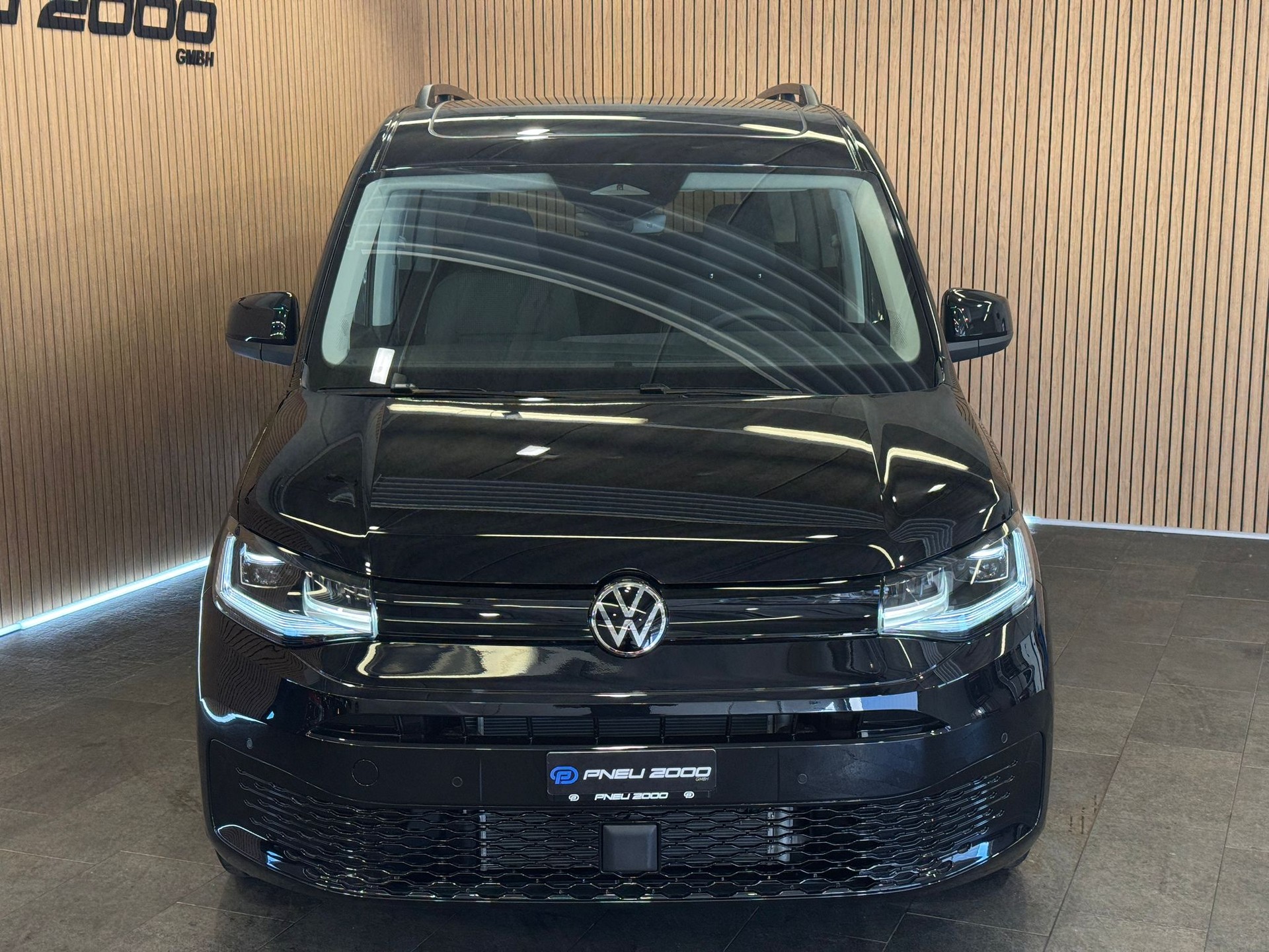 VW Caddy Maxi 2.0 TDI 4Motion Outdoor-image-1