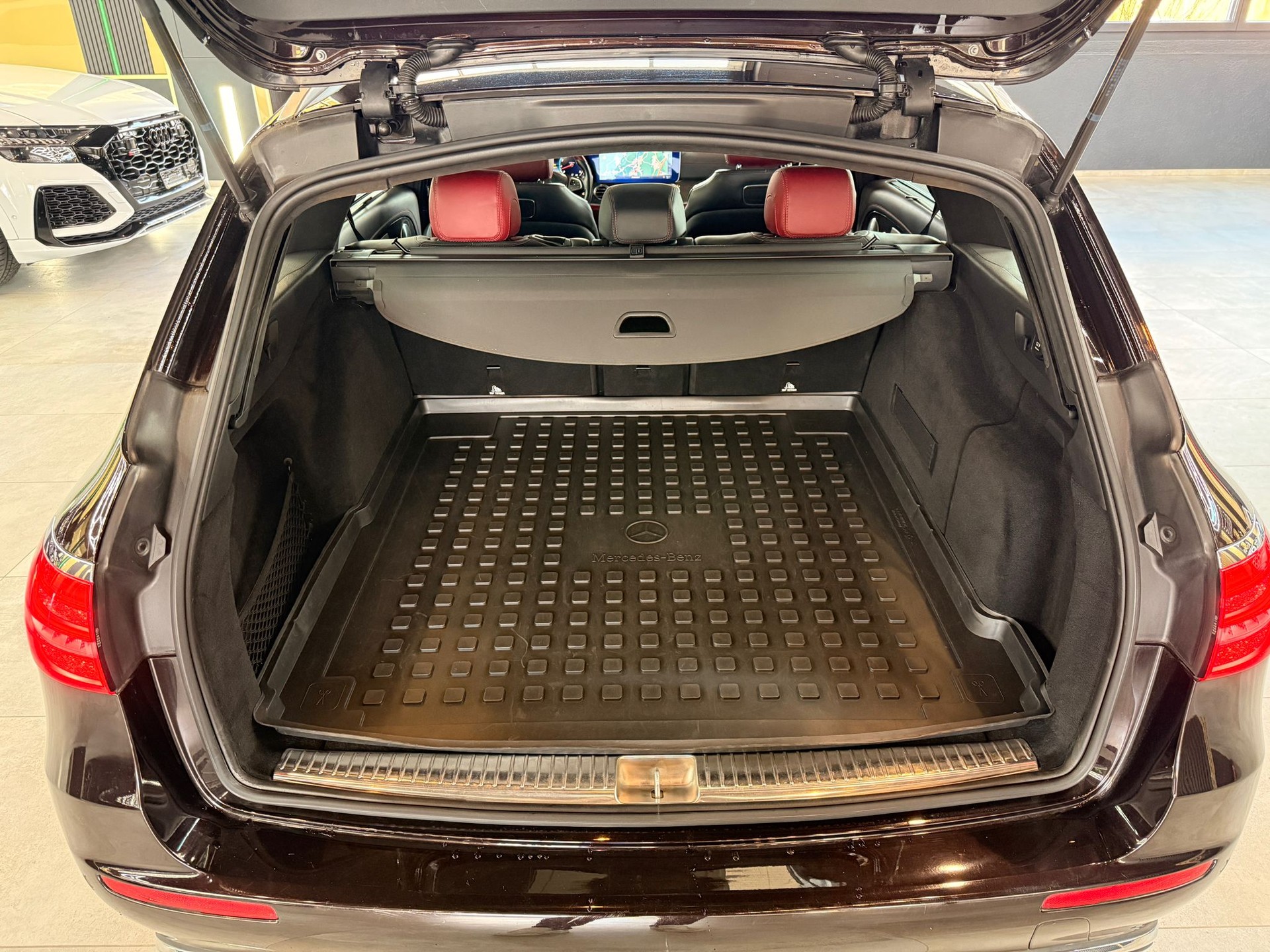 MERCEDES-BENZ E 400 Exclusive 4 Matic 9G-Tronic-image-16