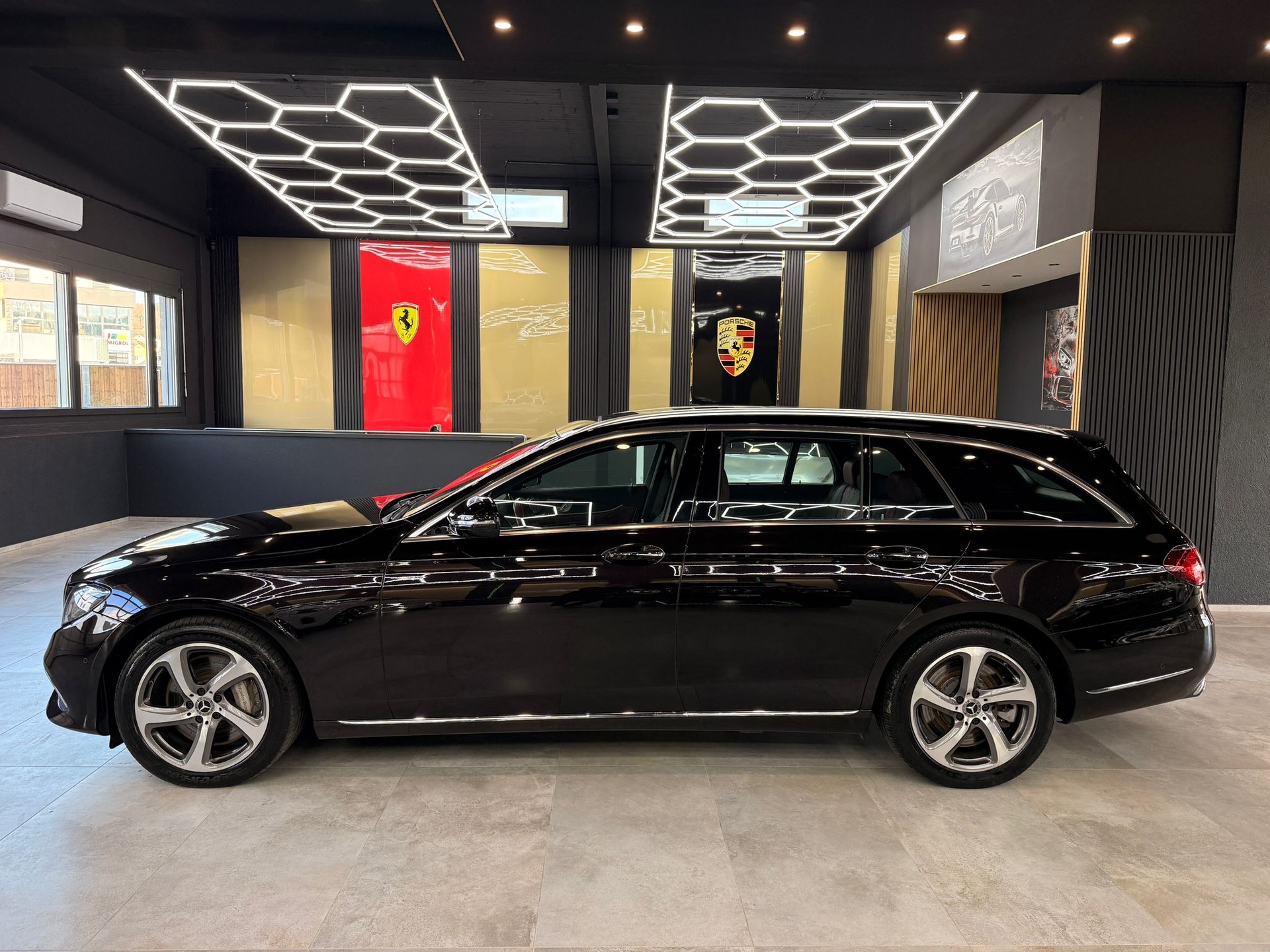 MERCEDES-BENZ E 400 Exclusive 4 Matic 9G-Tronic-image-7