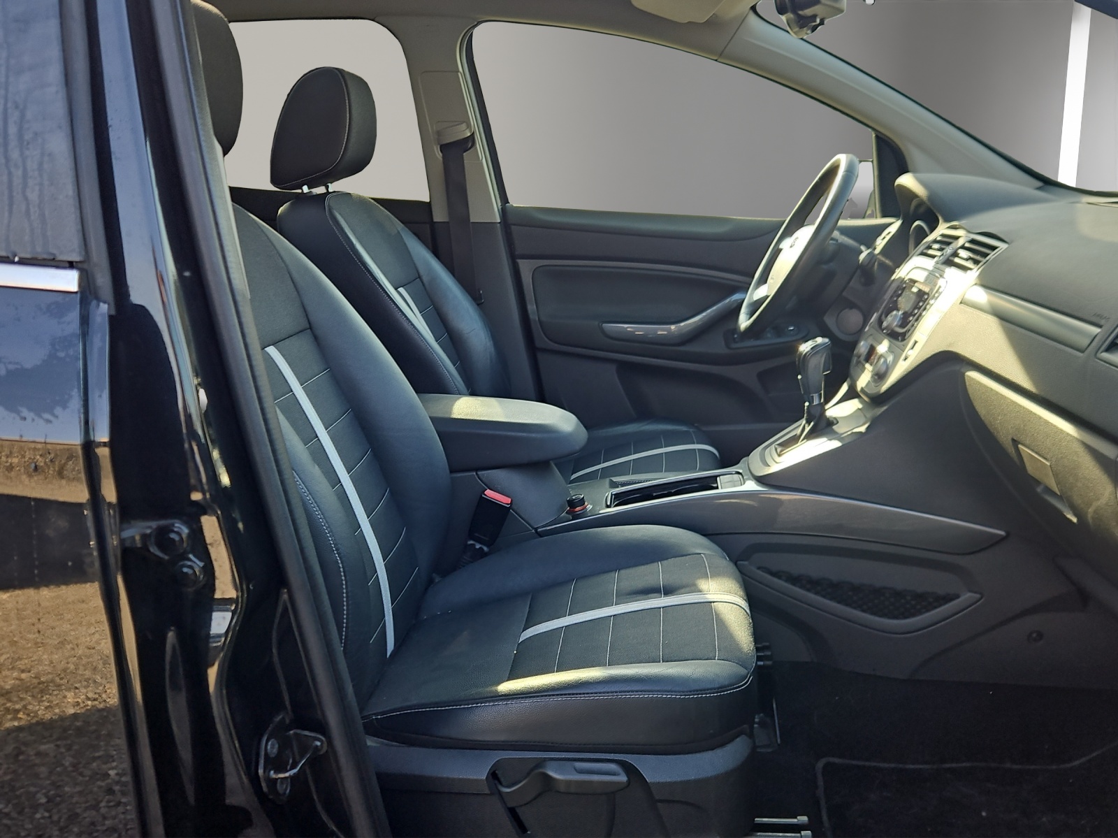 FORD Kuga 2.0 TDCi Titanium 4WD PowerShift-image-11