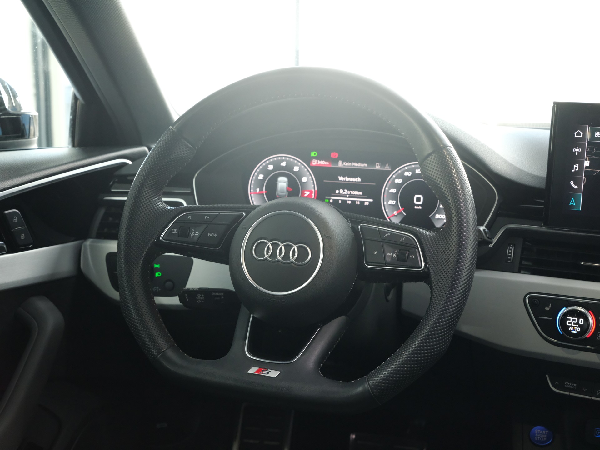 AUDI A4 Limousine 45 TFSI S line S-tronic quattro-image-24