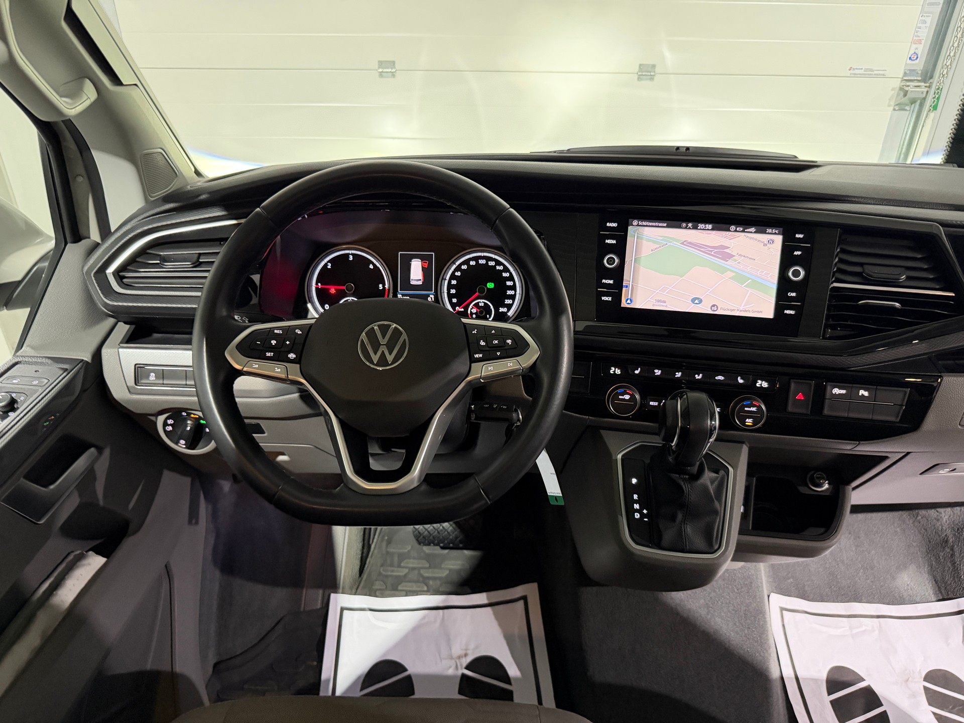 VW T6.1 California 2.0 TDI Ocean Liberty DSG Ascotgrau (CH) AHK 2.3T-image-18