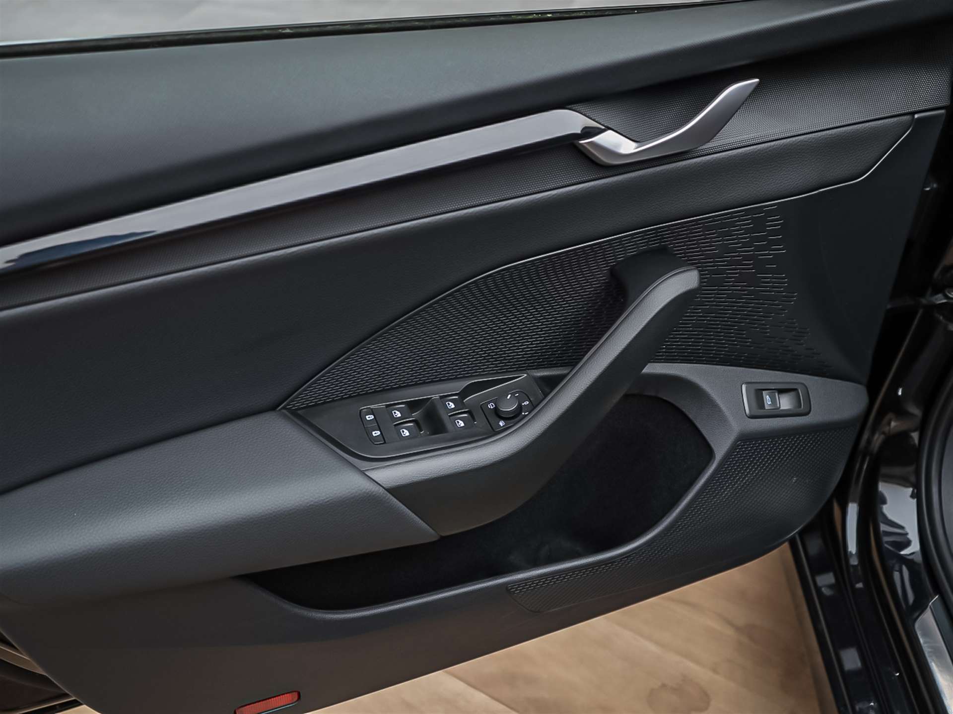 SKODA Octavia Limousine 2.0 TSI DSG RS *Facelift*All Black*RS Sportsitze*-image-17