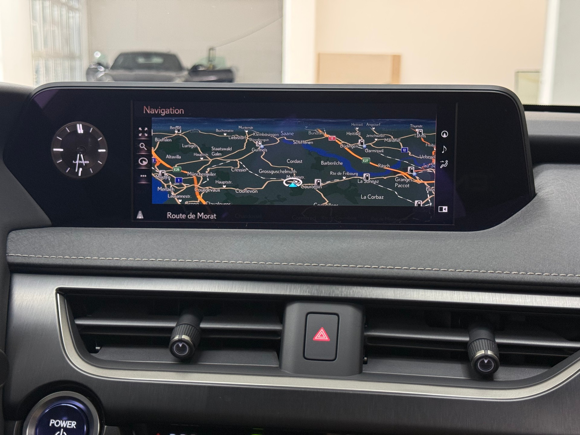 LEXUS UX 300e Excellence Automatic-image-12
