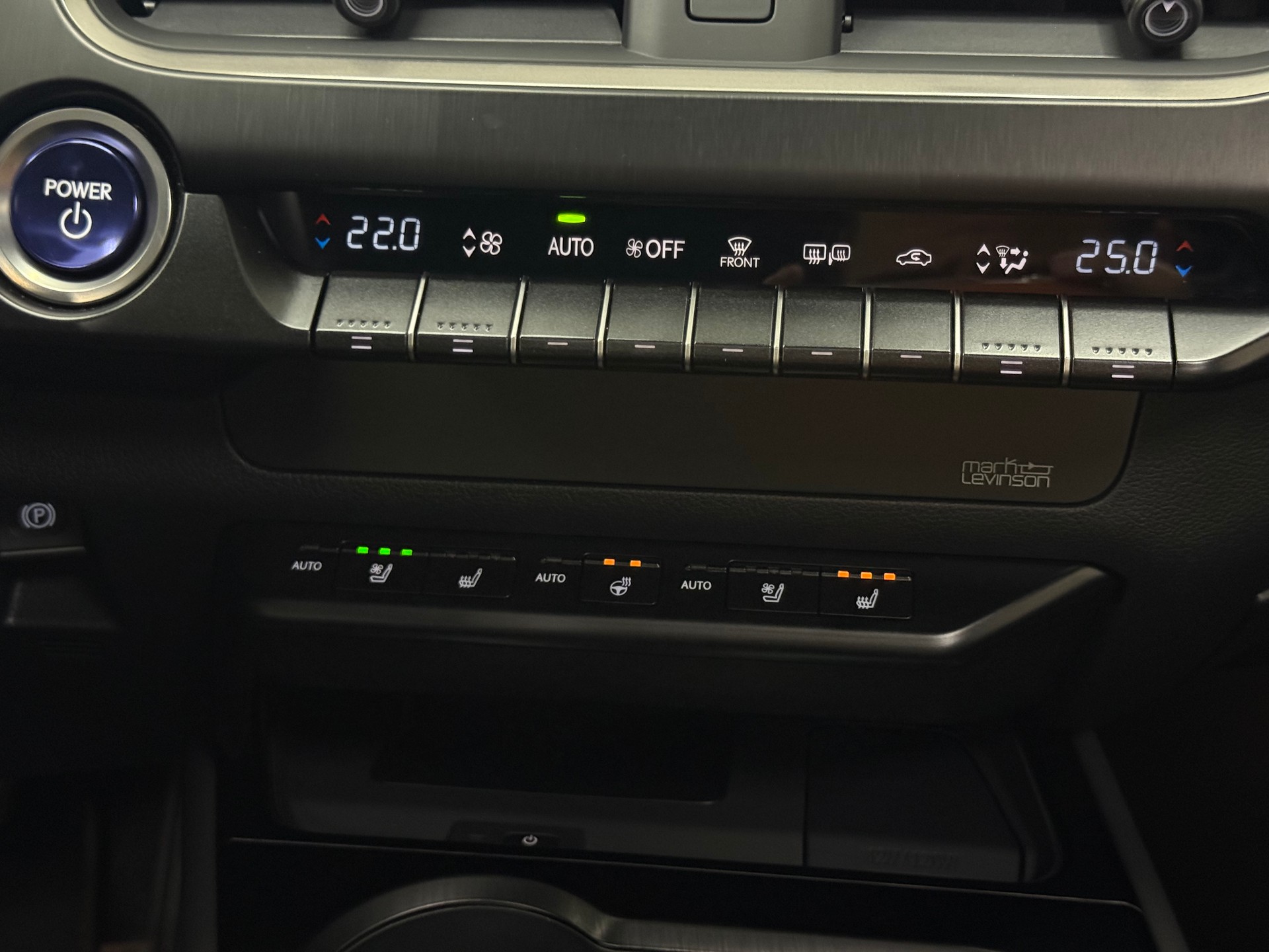 LEXUS UX 300e Excellence Automatic-image-16