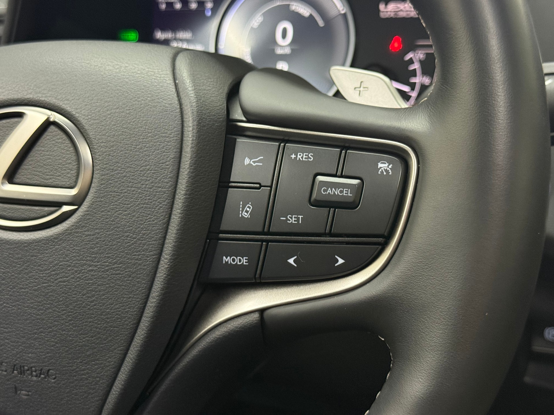 LEXUS UX 300e Excellence Automatic-image-15