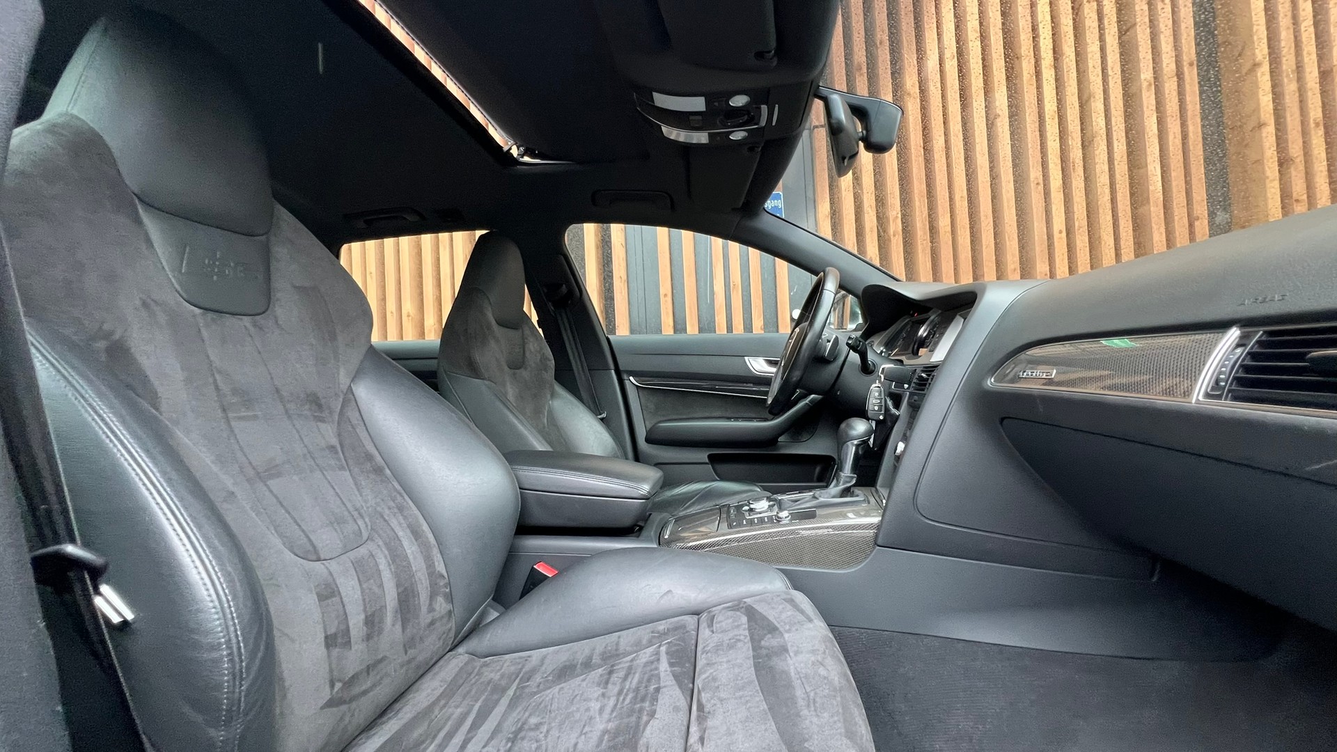 AUDI S6 AVANT 5.2 V10 QUATTRO TIPTRONIC l 435 PS-image-21