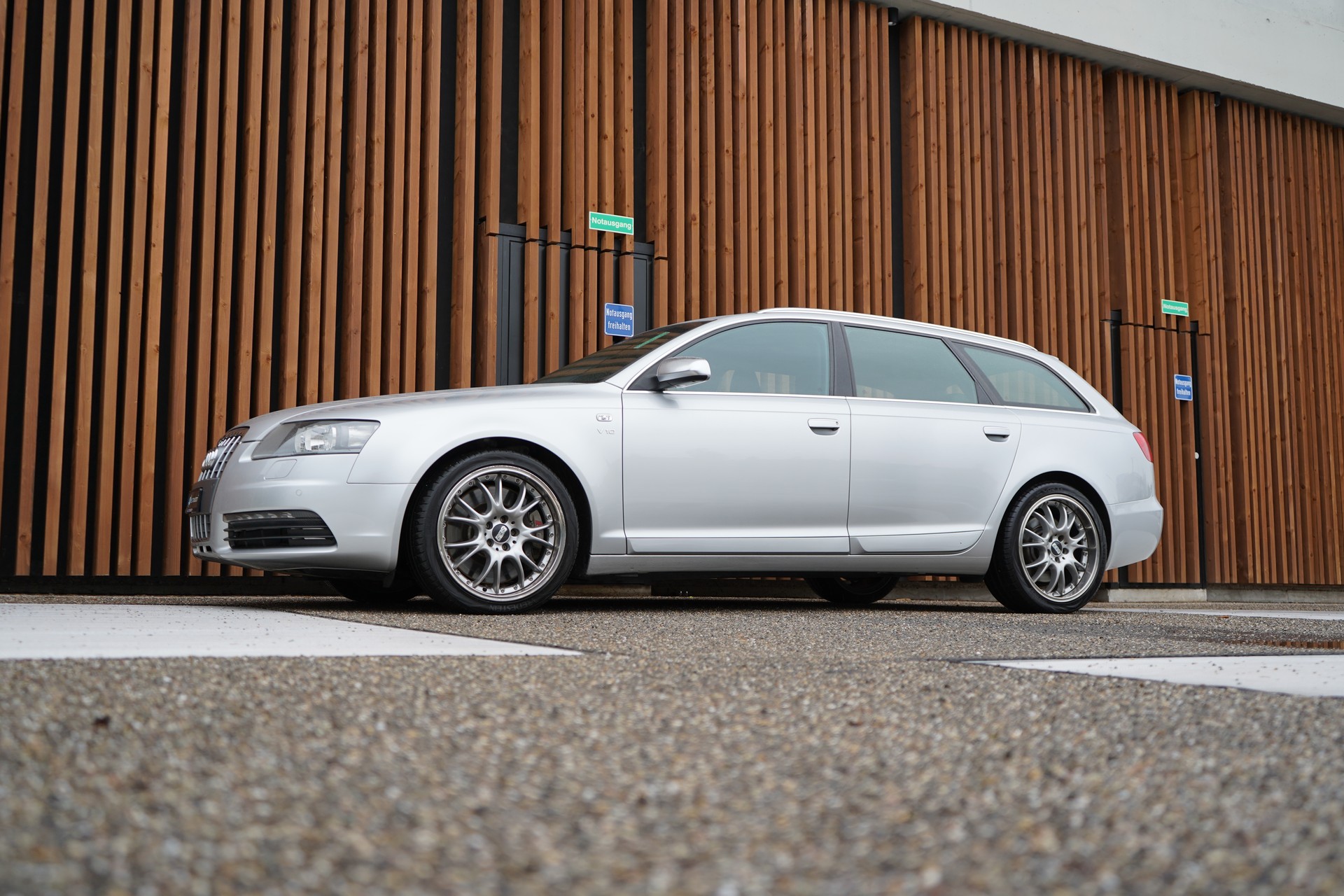 AUDI S6 AVANT 5.2 V10 QUATTRO TIPTRONIC l 435 PS-image-6